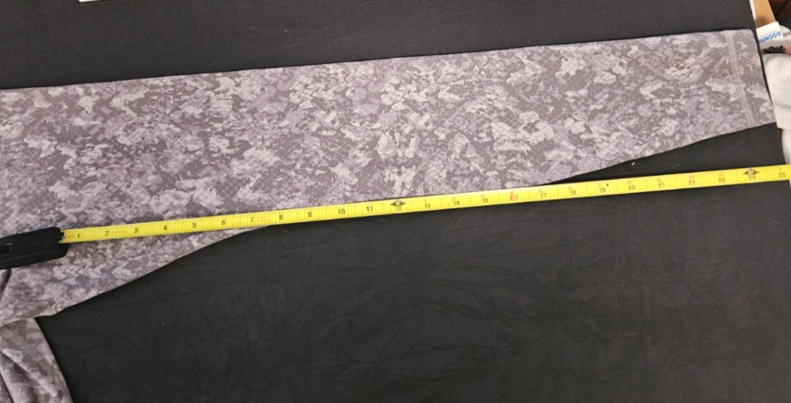 LULULEMON SIZE 8 HIGH WAISTED 25 inseam GRAY SNAKE SKIN PRINT LEGGINGS