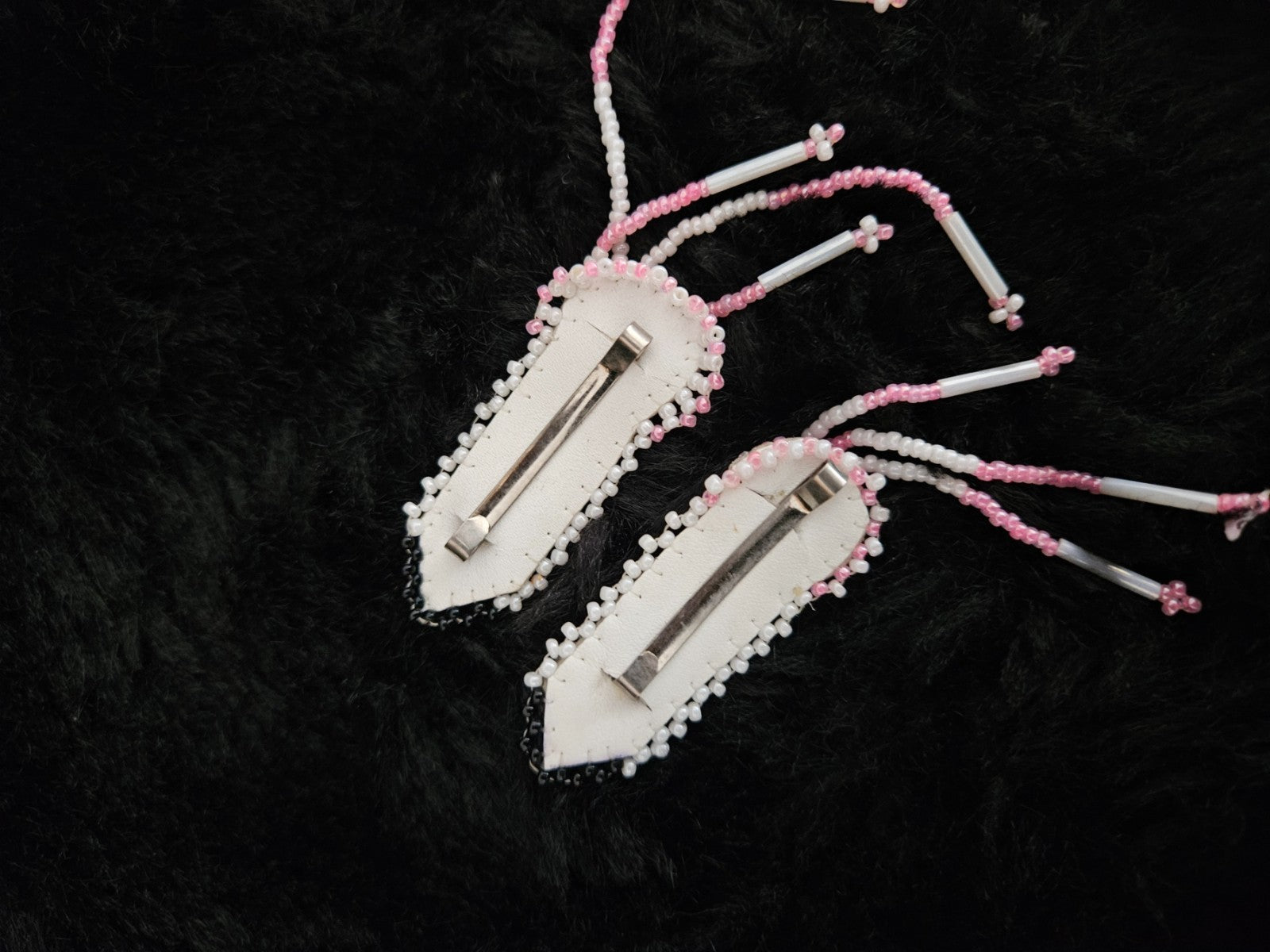 NATIVE AMERICAN OJIBWE HANDMADE 2 in LONG BEADED FEATHER SET PINK