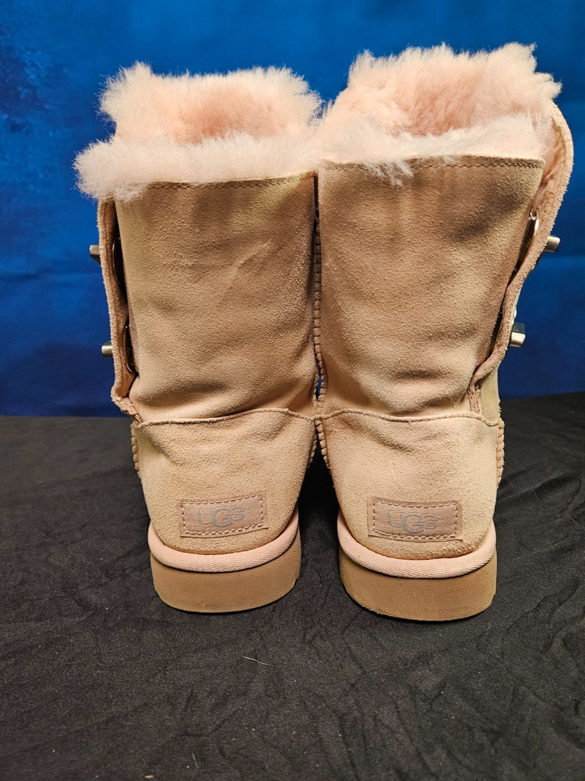 UGG TURNLOCK CLASSIC BOOT WOMEN'S SIZE 6 MID CALF
