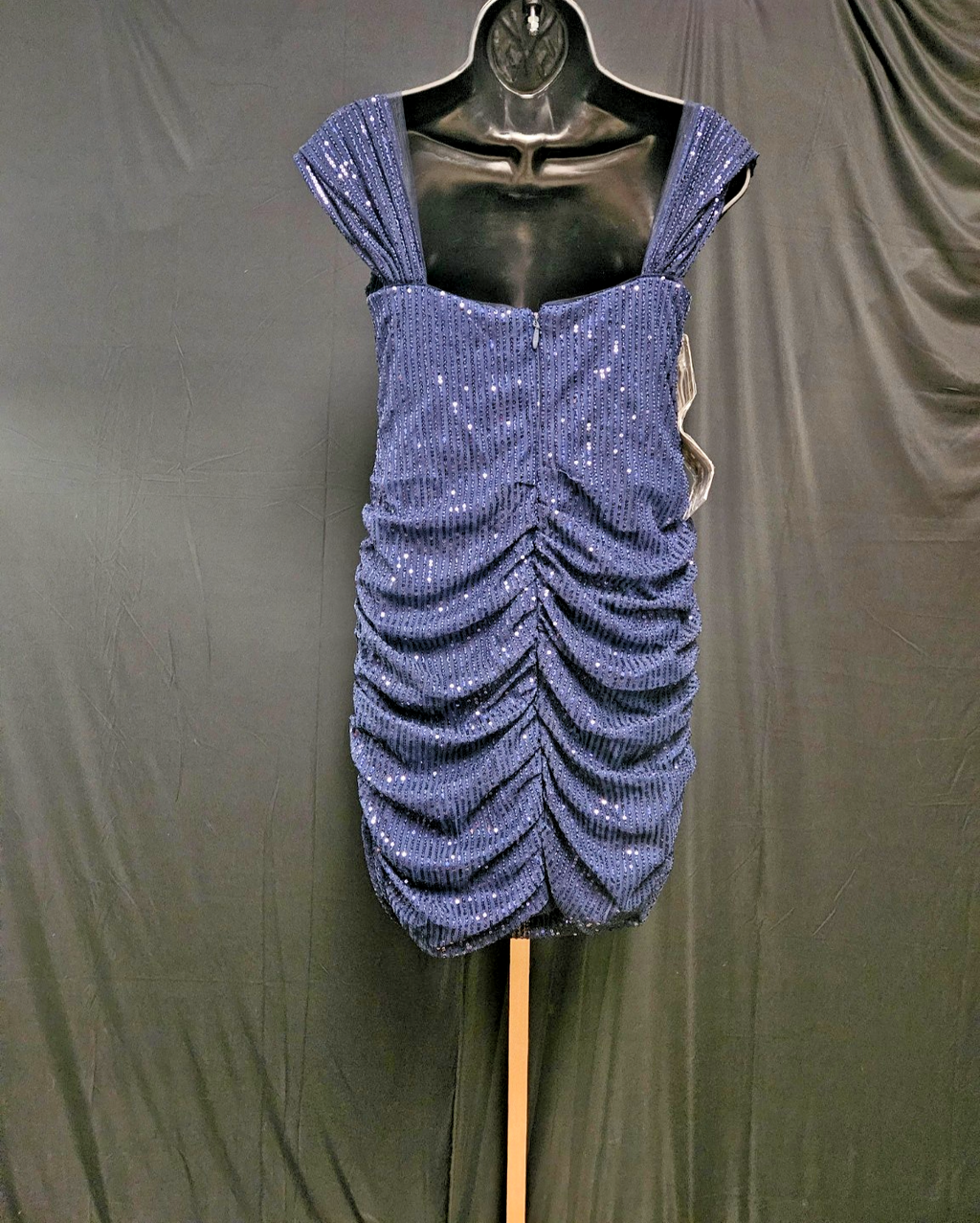 NAVY SEQUINE SIZE 8/10 M ON/OFF SHOULDER SHORT FORMAL/COCKTAIL/PROM DRESS
