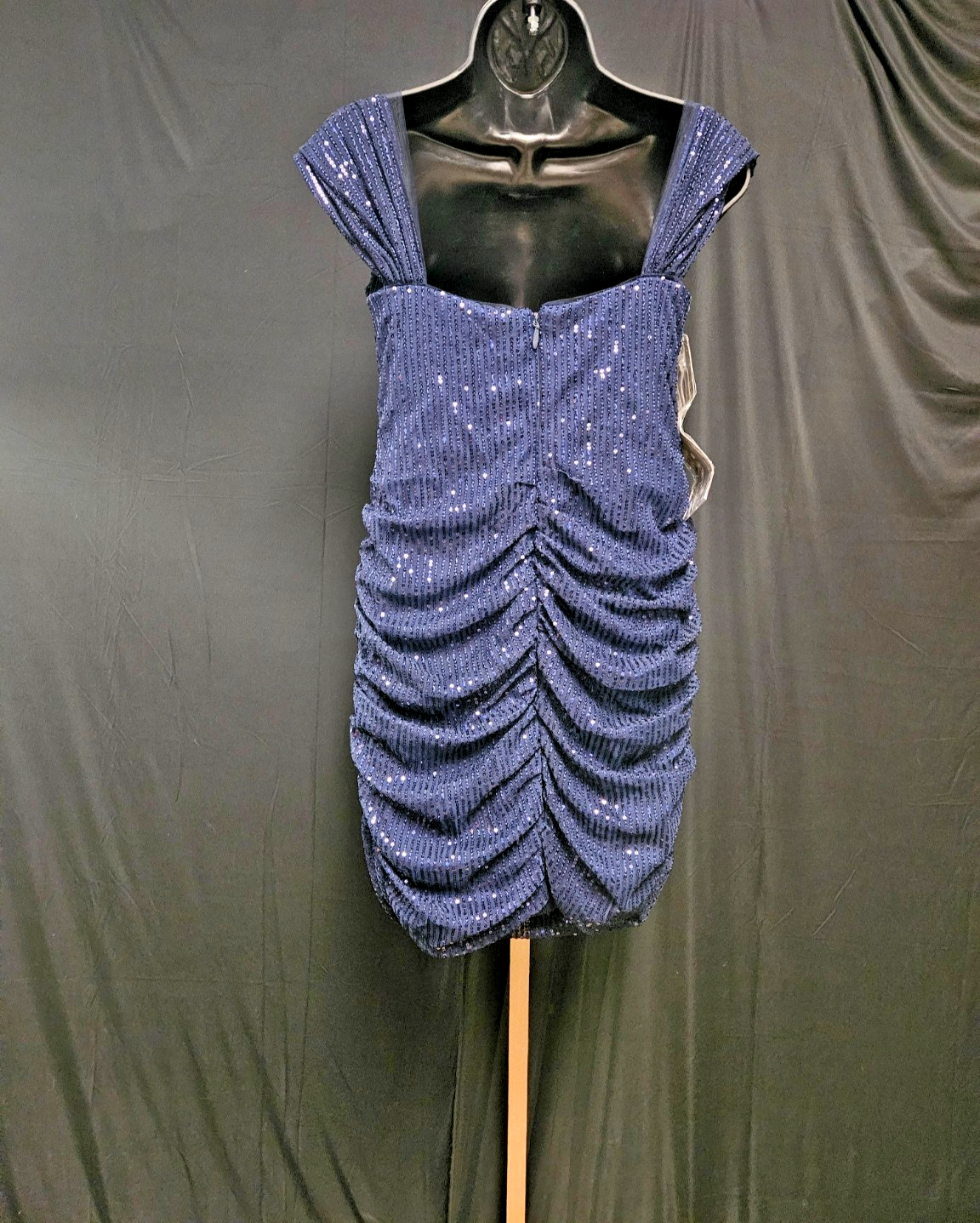 NAVY SEQUINE SIZE 8/10 M ON/OFF SHOULDER SHORT FORMAL/COCKTAIL/PROM DRESS