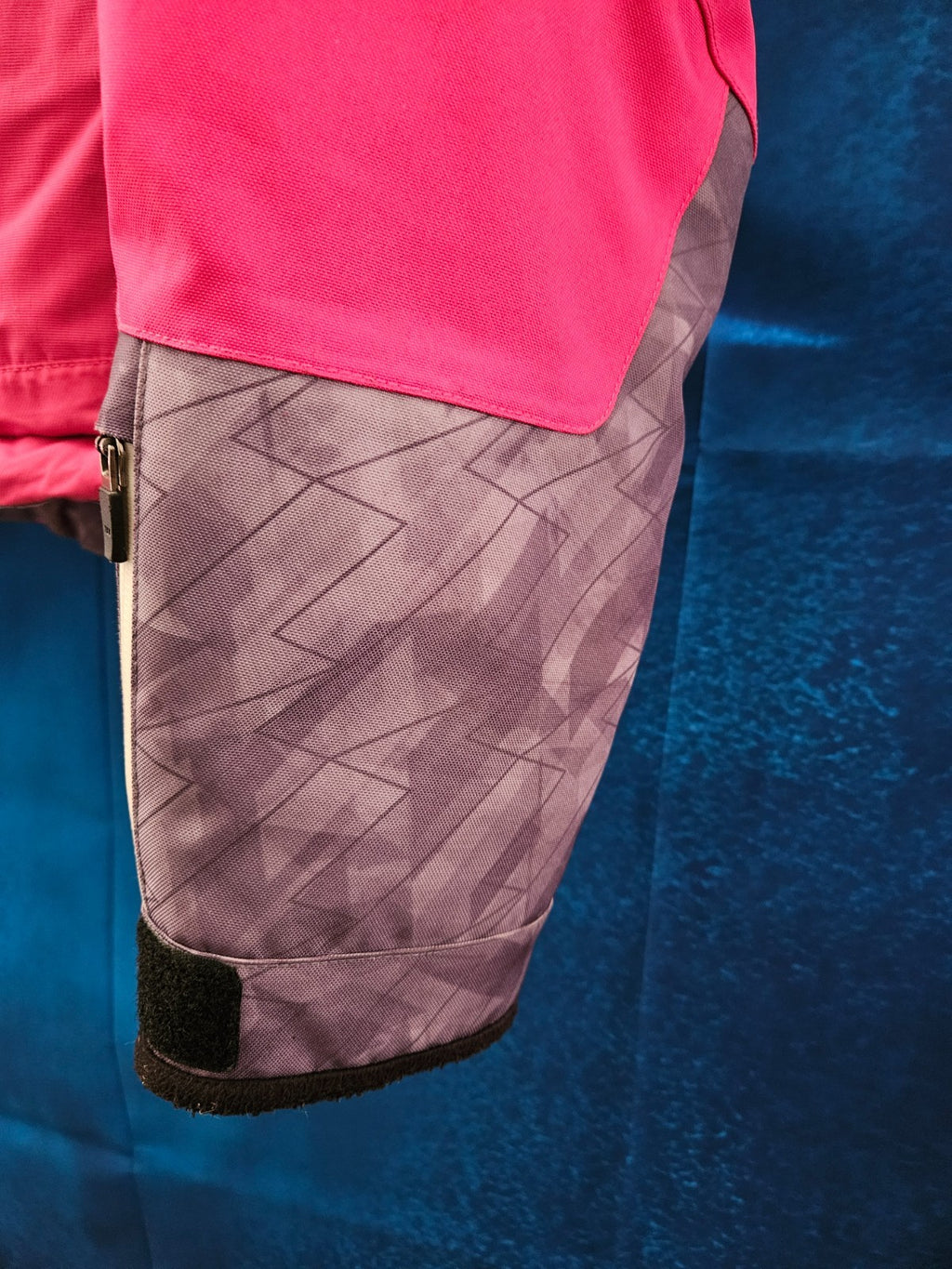 WOMEN'S ARCTIVA XS SNOWMOBILE JACKET PINK/GRAY CAMO SLIGHT AREA SUN DAMAGE