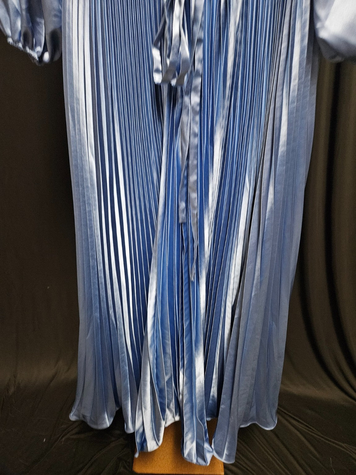 FAERIESTY LONG SLEEVE CORSET/ZIP BACK SIZE SMALL BLUE SATIN PLEATED GOWN NWT