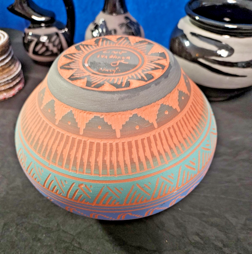 HANDMADE VINTAGE NATIVE AMERICAN ETCHED POTTERY BY ERNEST WATKININ JR NAVAJO