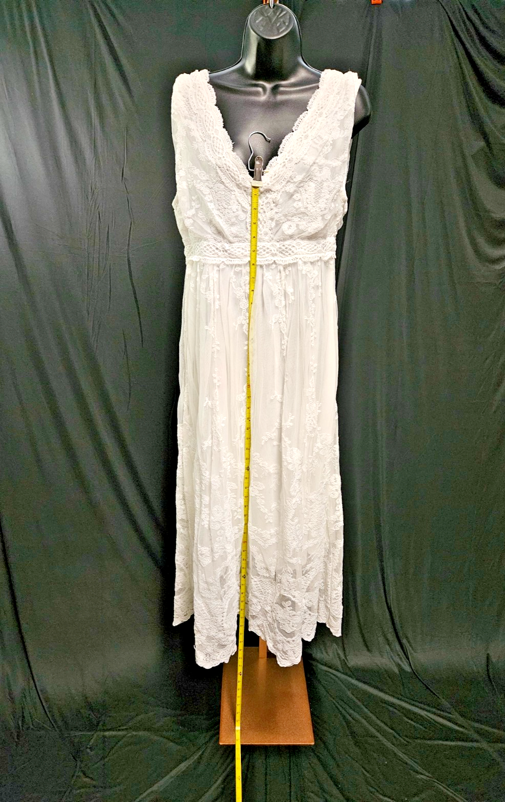 MISSLOOK MEDIUM WOMENS WHITE LACE & POLYESTER MIDI GOWN NWOT