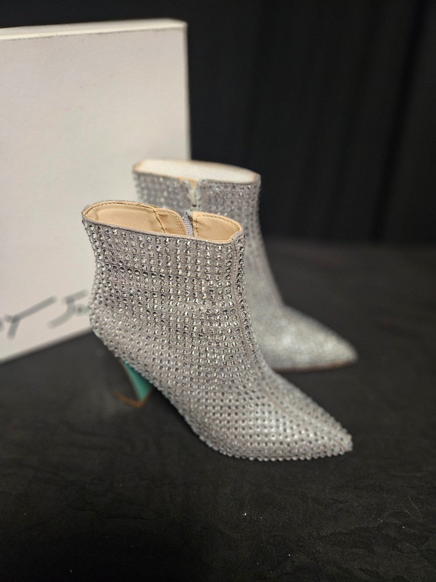 ADORABLE WOMEN'S SIZE 6.5 BETSY JOHNSON COLBY BEDAZZLED BOOTIE NIB