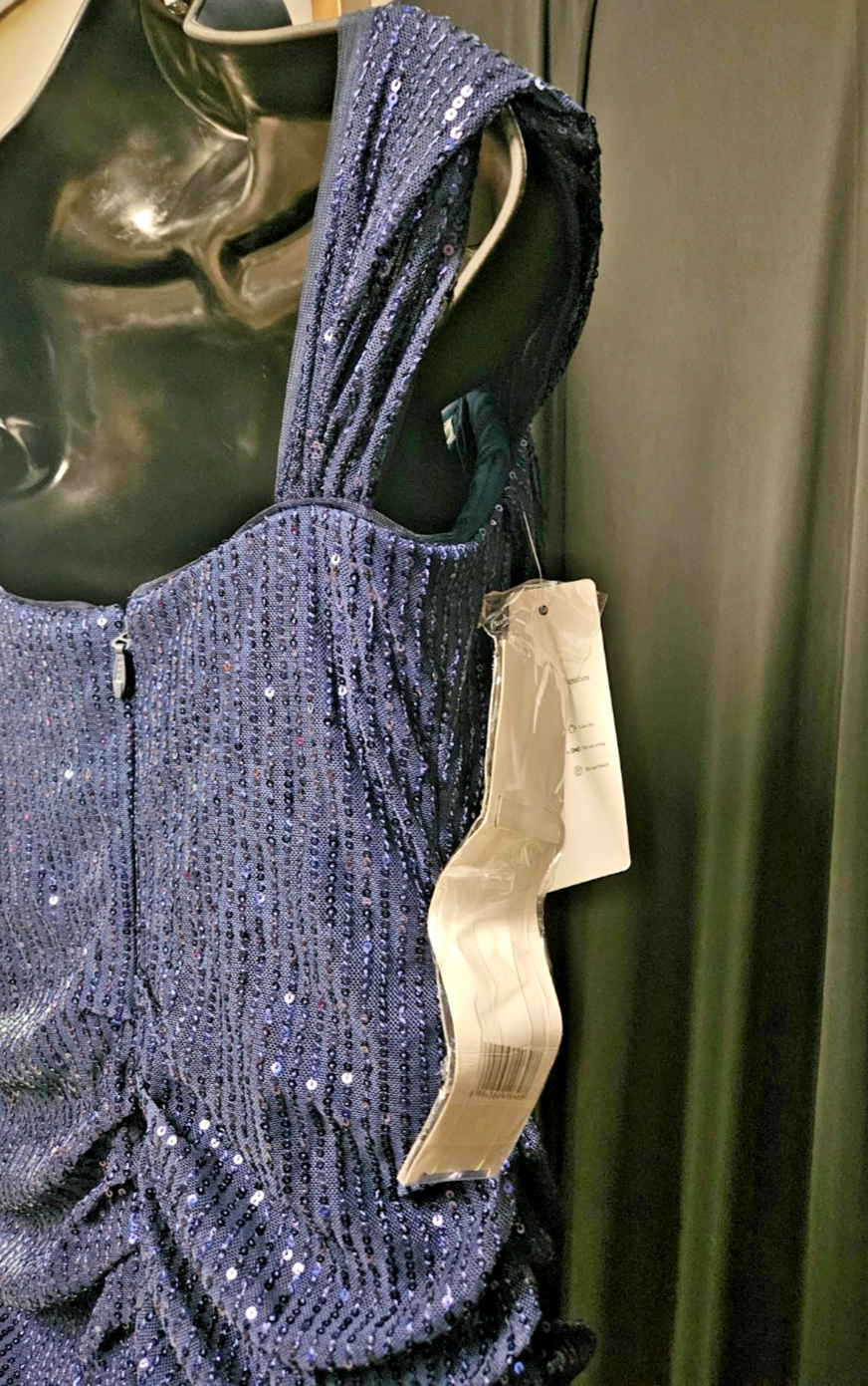NAVY SEQUINE SIZE 8/10 M ON/OFF SHOULDER SHORT FORMAL/COCKTAIL/PROM DRESS