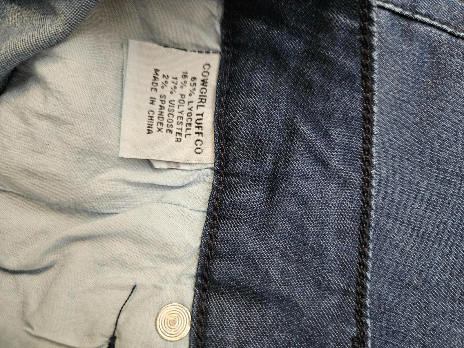 Womens size 28x31 Cowgirl Tuff Stretch (Cooling) Denim bootcut Jeans