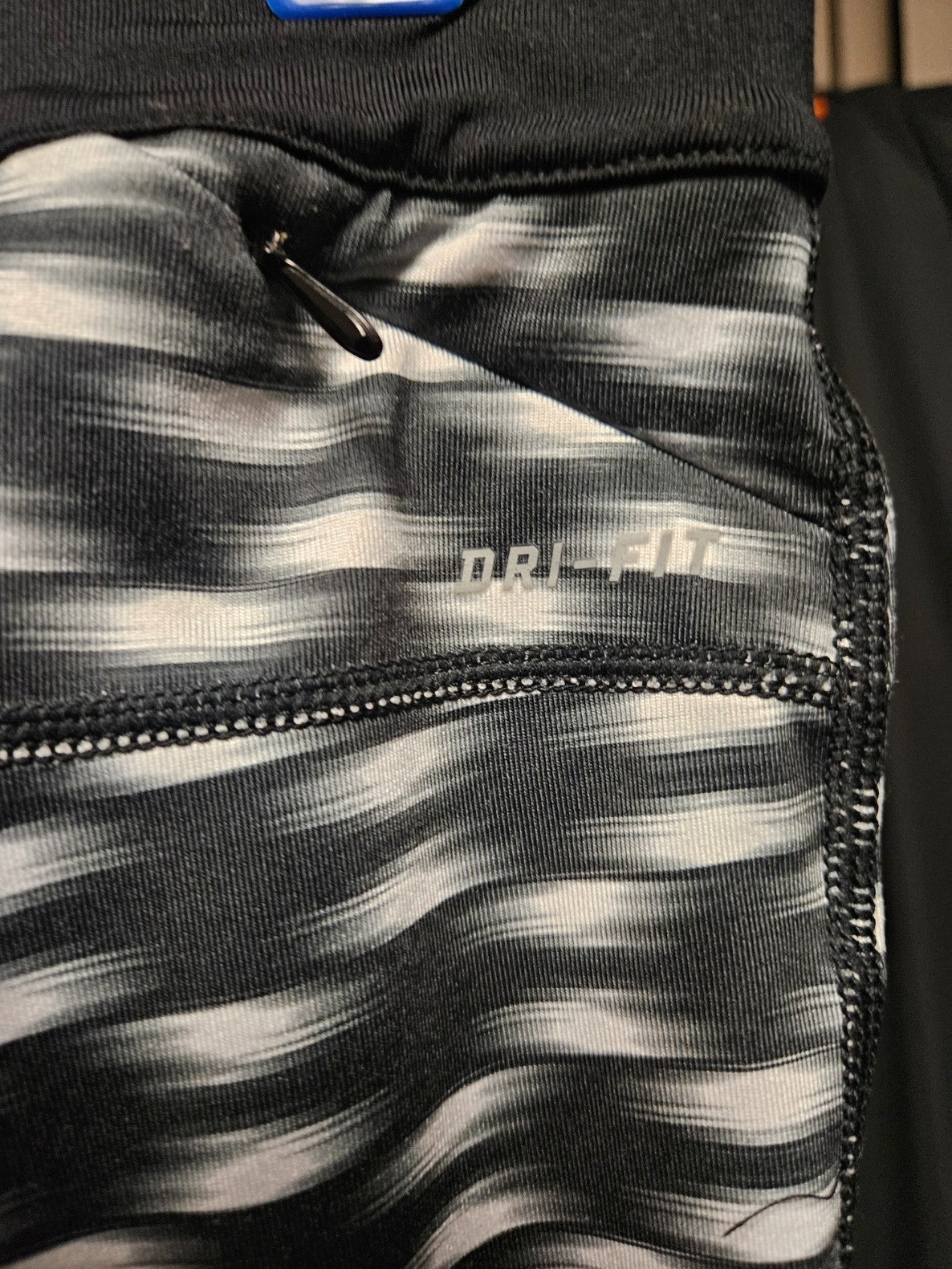 NIKE PRINTED RELAY CROP ATHLETIC RUNNING PANTS/TIGHTS SIZE M USED