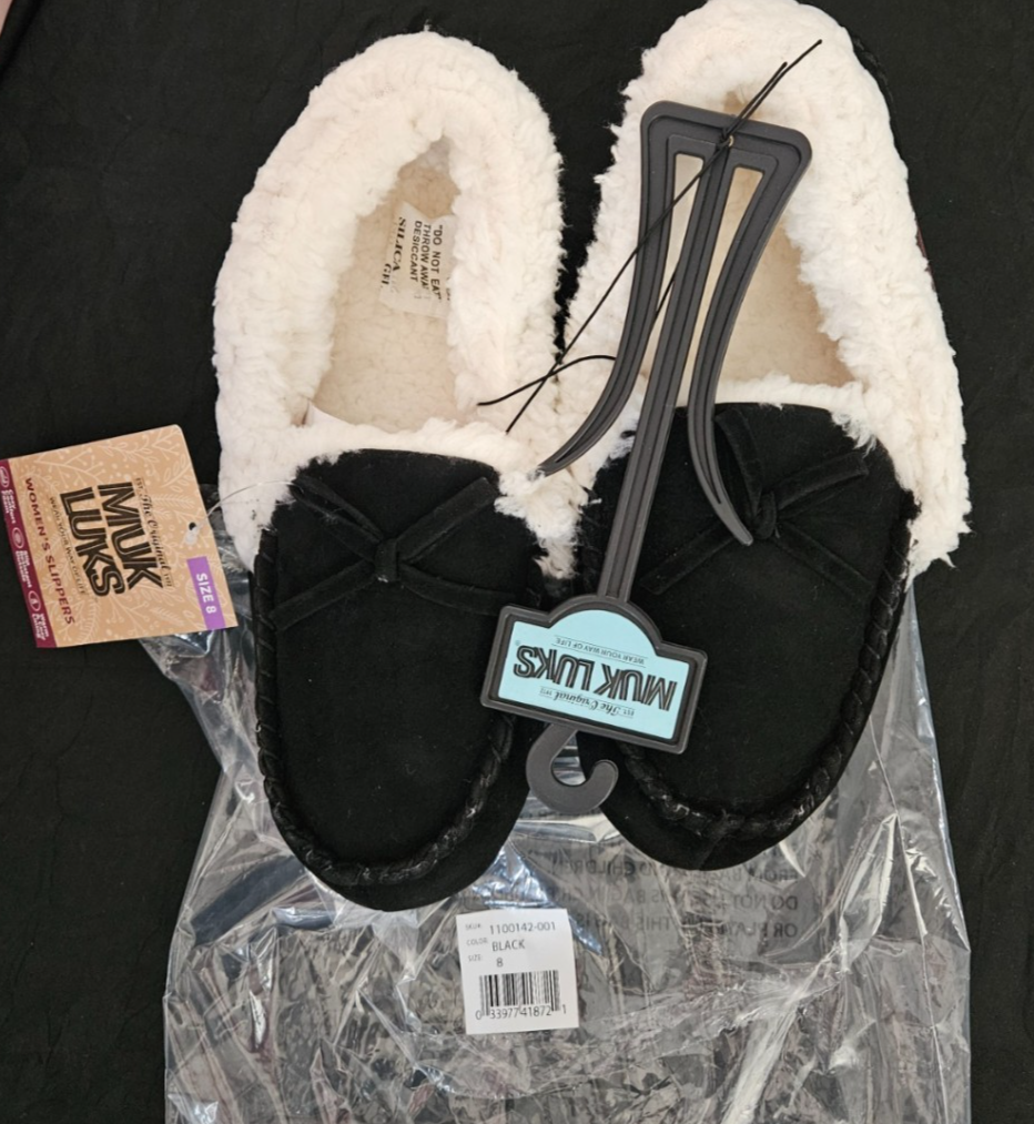 WOMEN'S SIZE 8 MUK LUK SLIPPERS BLACK SUEDE / WOOL NWT