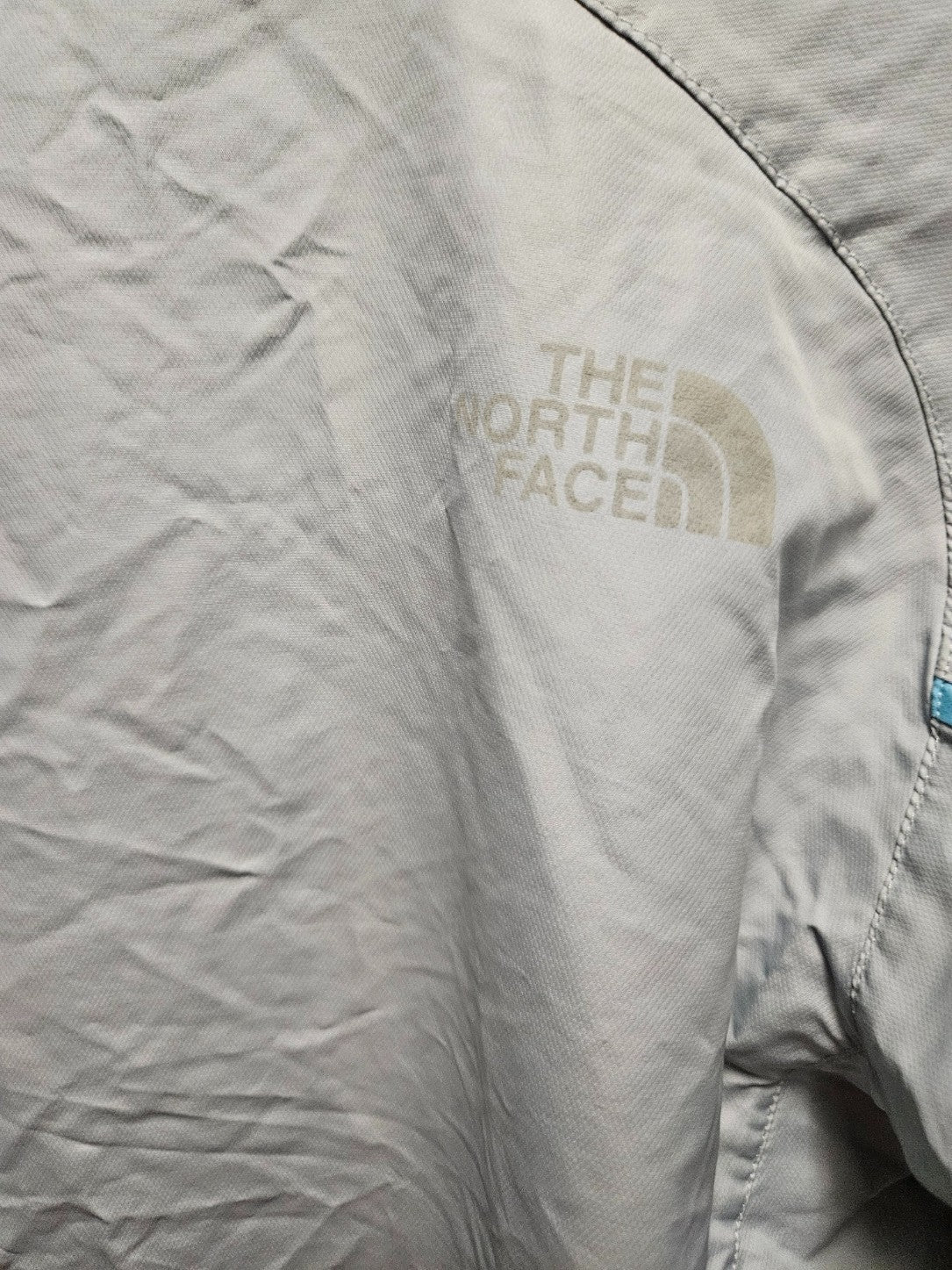 THE NORTH FACE  WOMENS LT. GRAY/BLUE WINDBREAKER ZIP UP SIZE SMALL