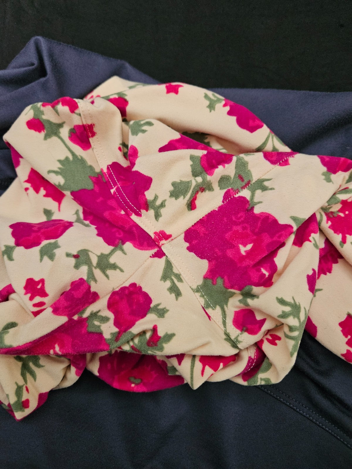 WOMEN'S SIZE M LEGGING BUNDLE 3 VICTORIAS SECRET, 1 LULAROE GREAT CONDITION