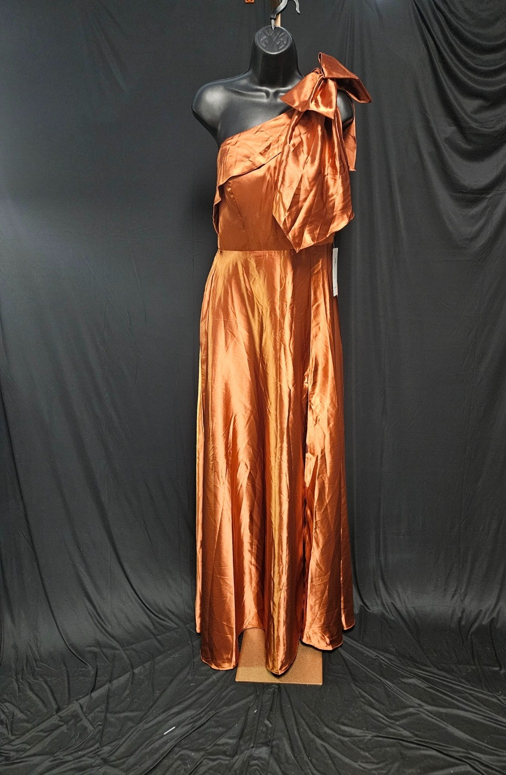 GORGEOUS COPPER SIZE 8/10 M LONG SATIN GOWN PROM/FORMAL