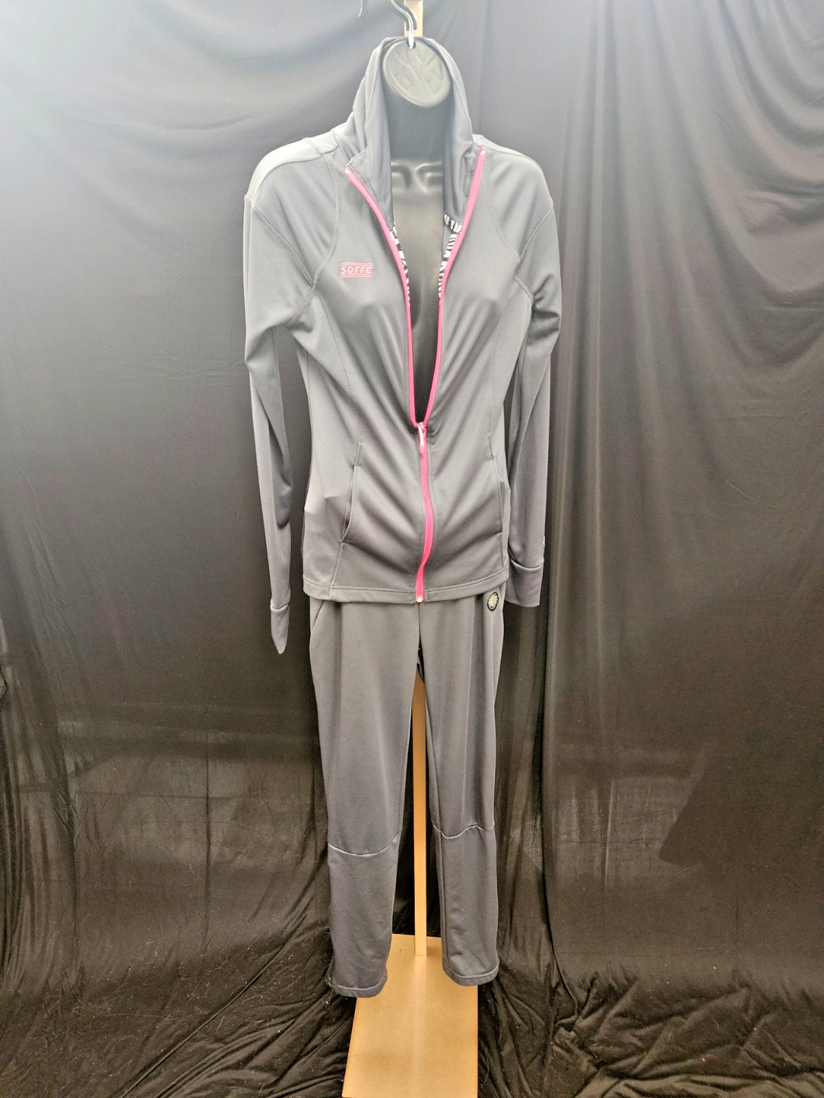 SOFFE SIZE SMALL WOMENS GRAY/PINK TRACK SUIT IN EXCELLENT CONDITION