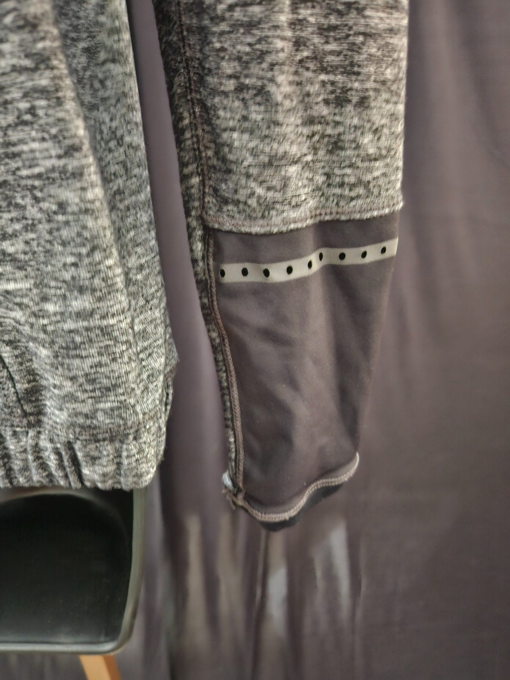 LULULEMON ATHLETICA SZ 4 GRAY/BLACK 1/4 ZIP PULLOVER