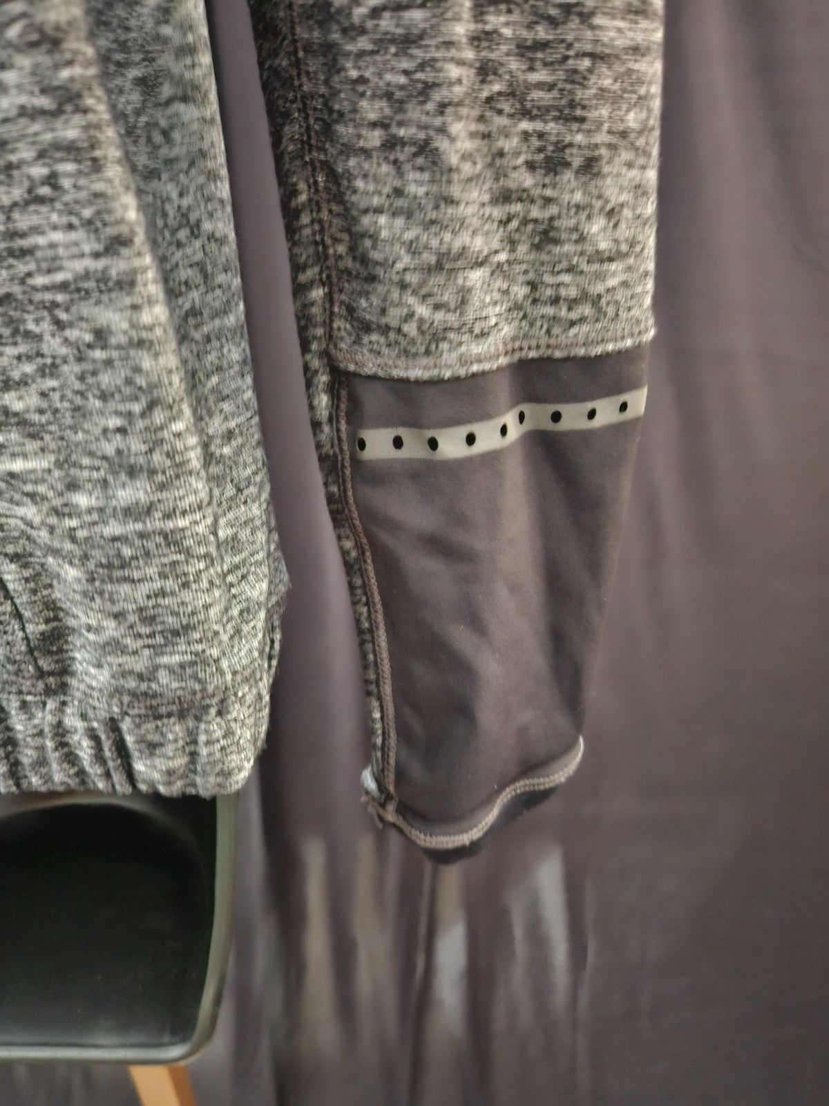 LULULEMON ATHLETICA SZ 4 GRAY/BLACK 1/4 ZIP PULLOVER