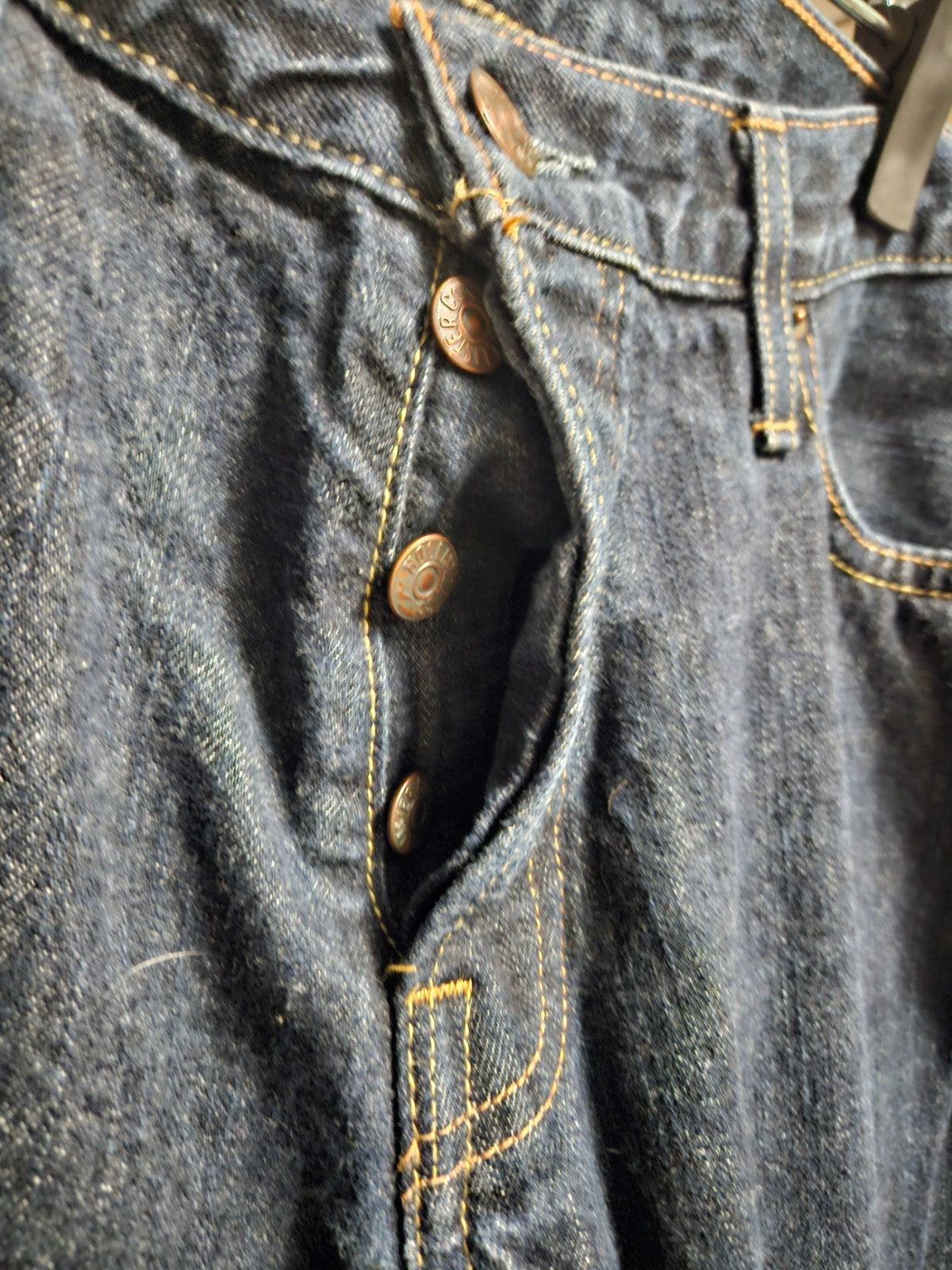 MEN'S SIZE 34X34 HOLLISTER BUTTON FLY JEANS IN EXCELLENT CONDITION