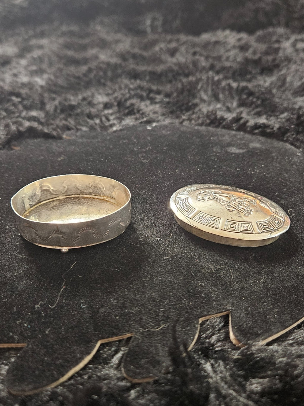 NATIVE AMERICAN NAVAJO MADE STERLING SILVER PILL BOX