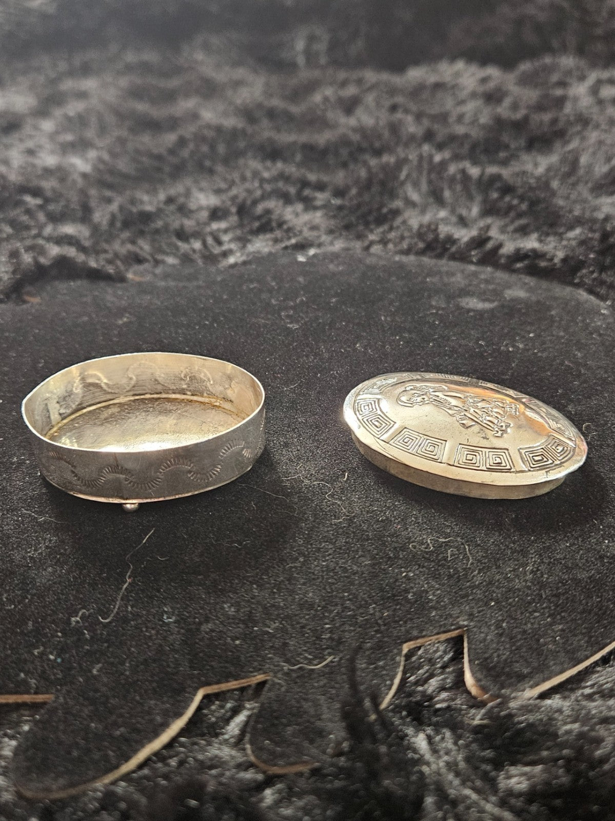 NATIVE AMERICAN NAVAJO MADE STERLING SILVER PILL BOX