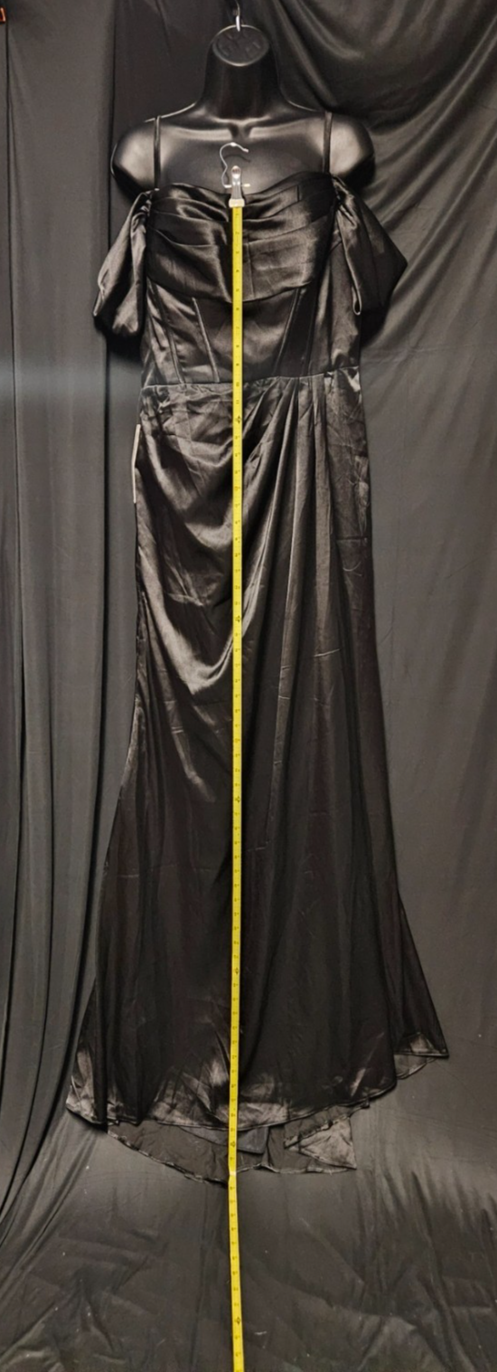 GORGEOUS BLACK SATIN OFF THE SHOULDER EVENING GOWN SIZE 10/12 PROM/FORMAL NWT