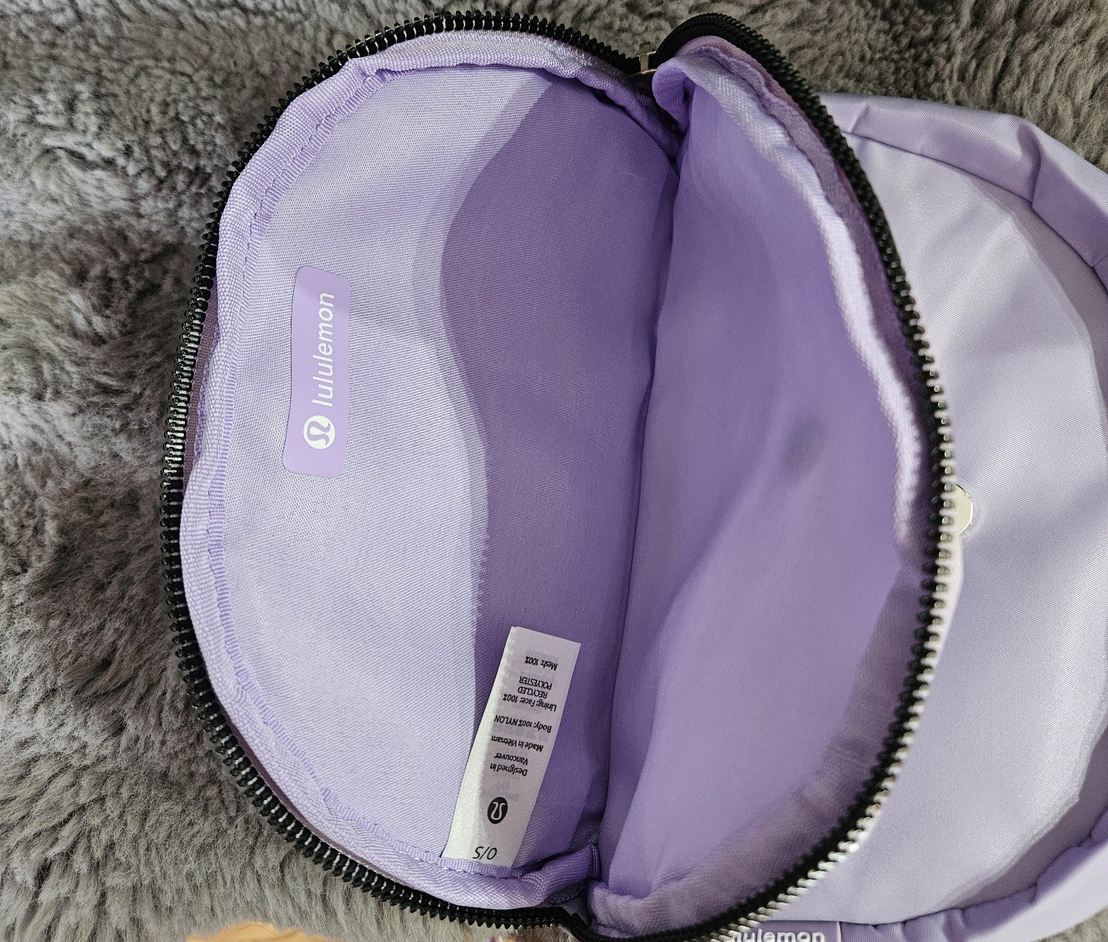 LULULEMON CITY ESSENTIALS POUCH 4L IN LAVENDER FROST NWOT