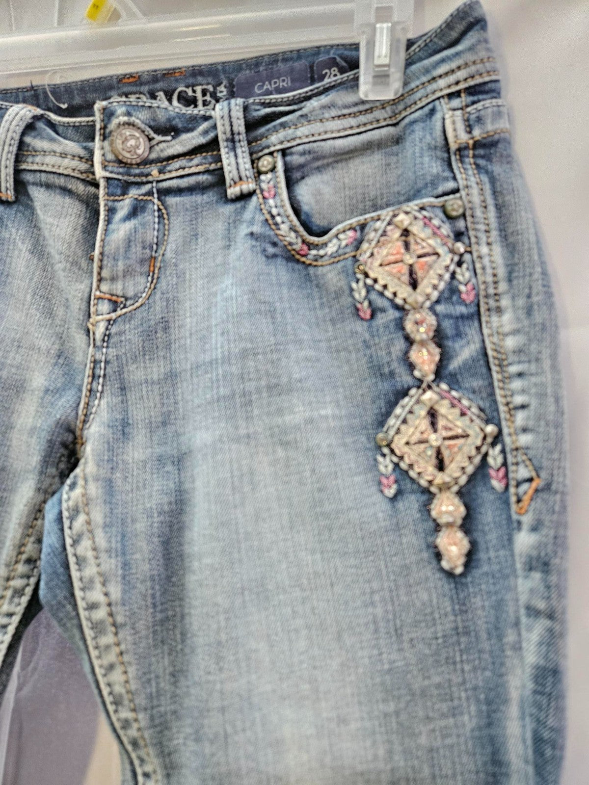 Women's SouthWestern Embellished Grace in LA Capri Jeans Size 28