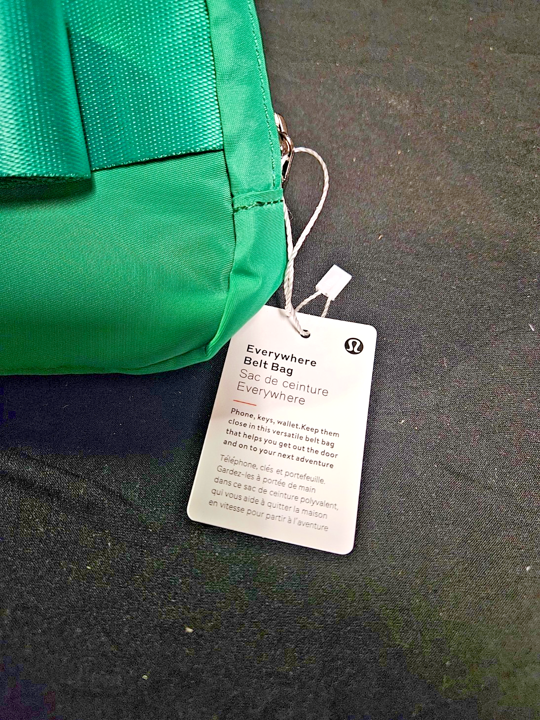 LULULEMON GRASS GREEN/ BLUE LINING & ZIPPER EVERYWHERE BELT BAG NWT