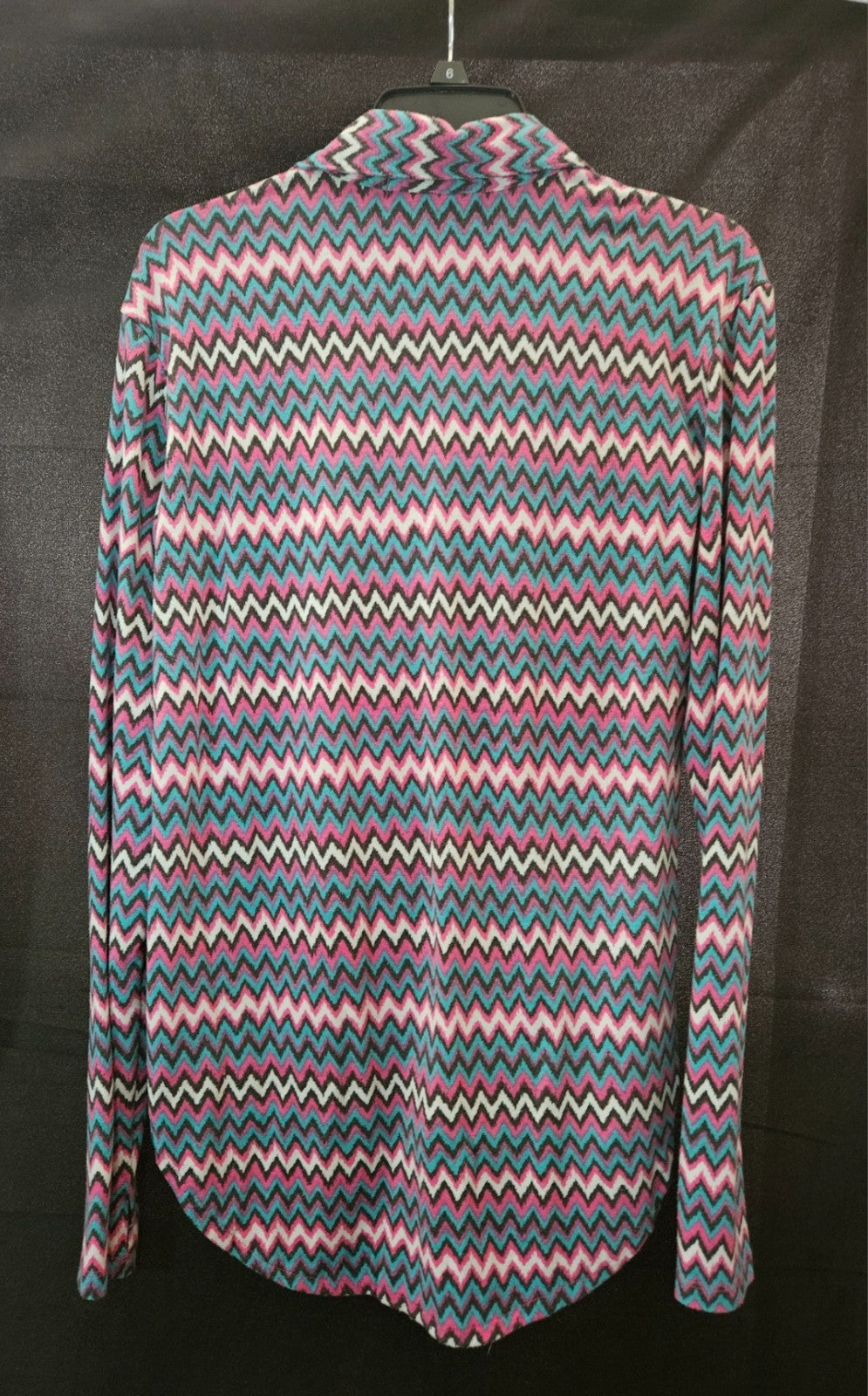 COWGIRL TUFF WOMEN'S SIZE Med ZIG ZAG PRINT PULLOVER BUTTON UP