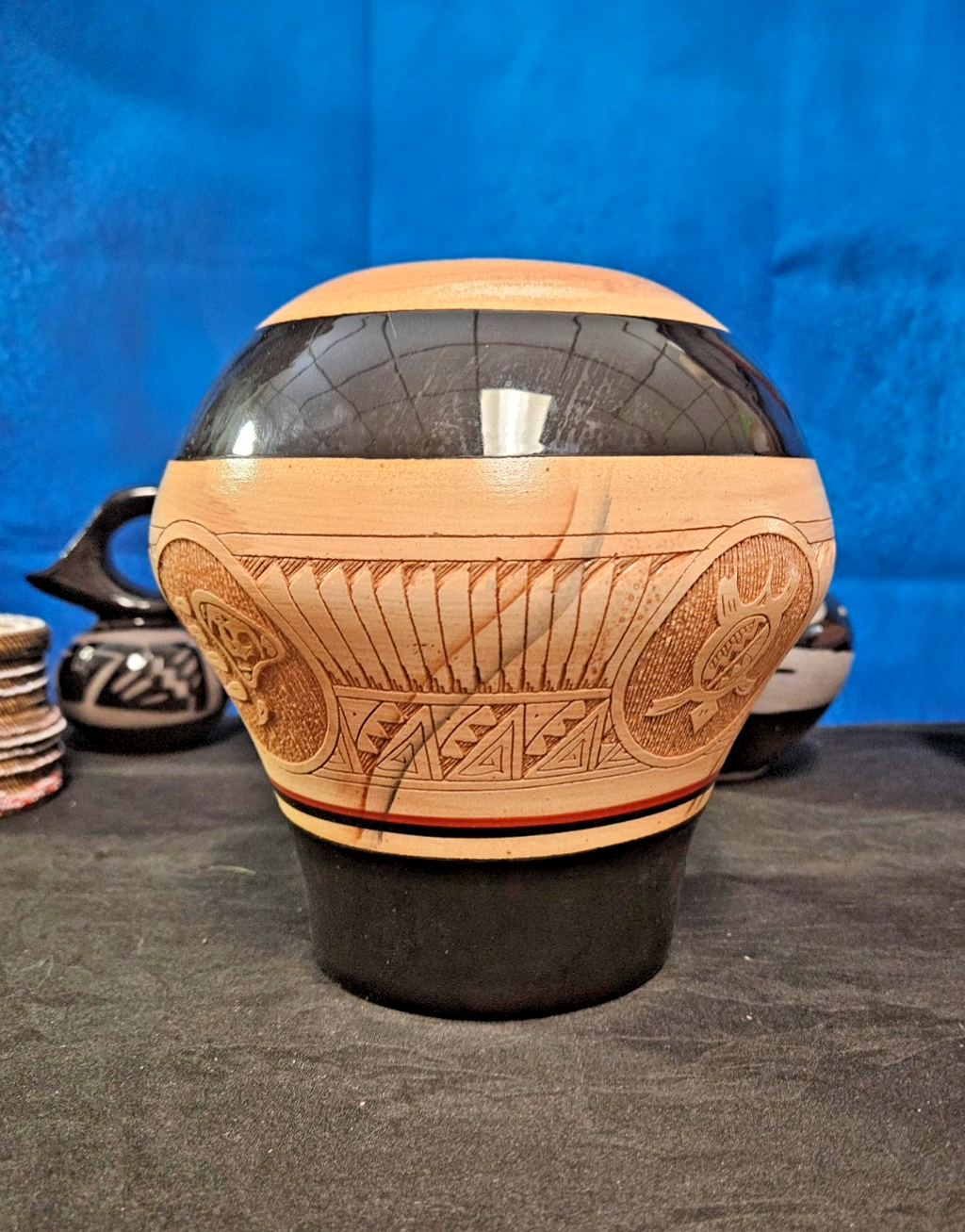 HANDMADE NATIVE AMERICAN MTICHELL BLACKHORSE DINEAH ETCHED POTTERY SMALL BLEMISH
