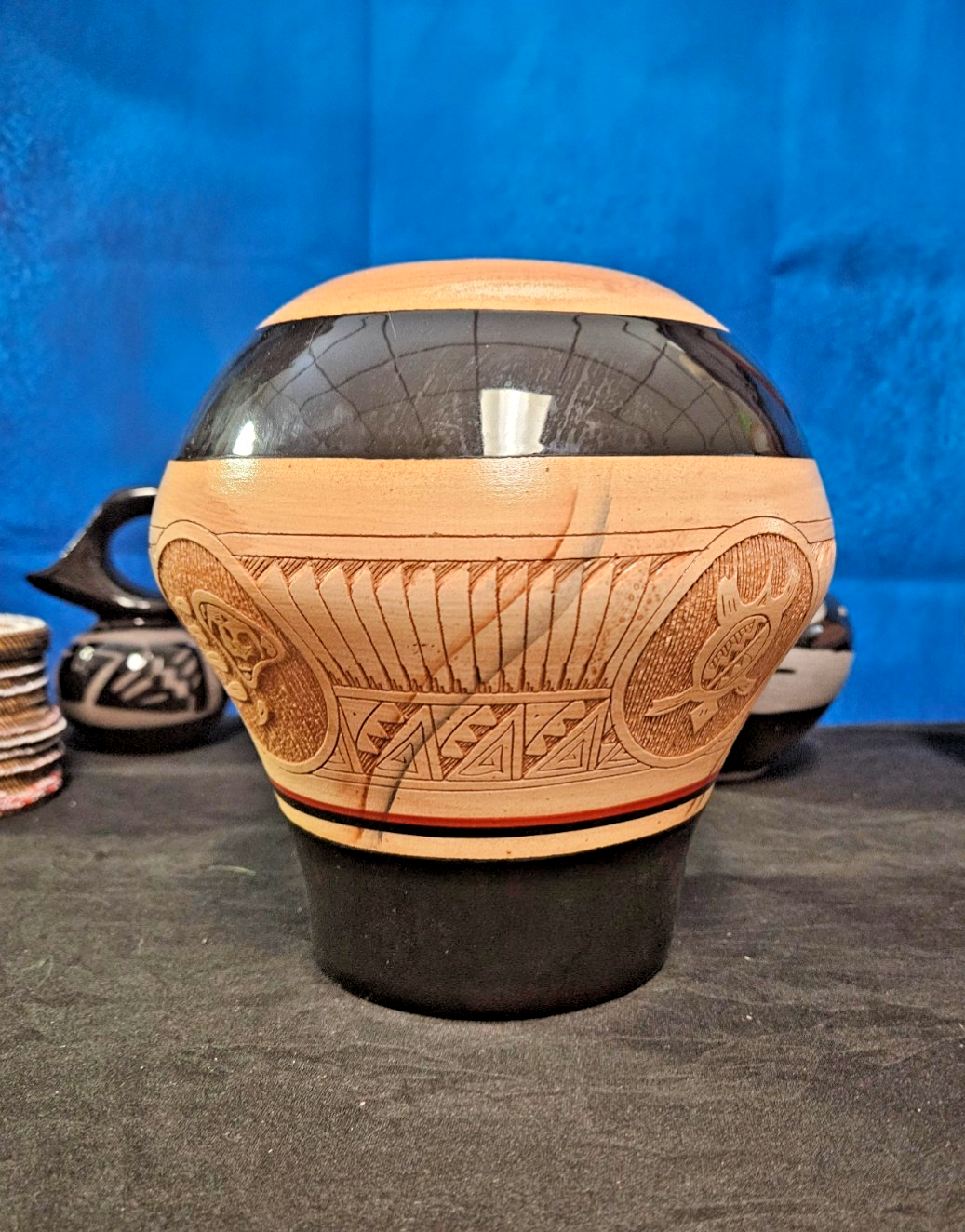 HANDMADE NATIVE AMERICAN MTICHELL BLACKHORSE DINEAH ETCHED POTTERY SMALL BLEMISH