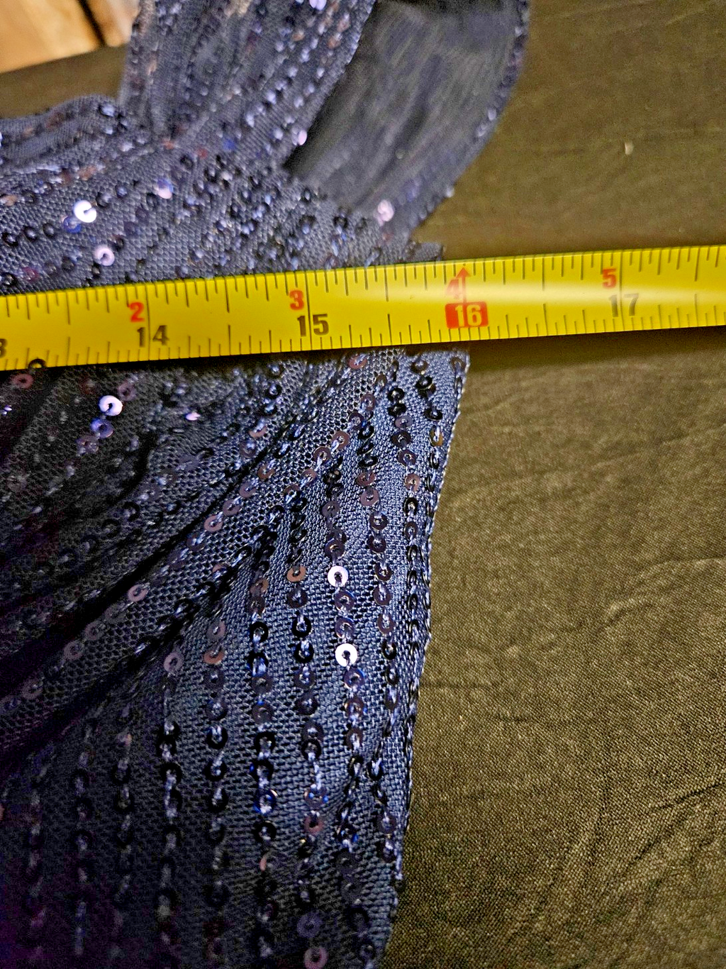 NAVY SEQUINE SIZE 8/10 M ON/OFF SHOULDER SHORT FORMAL/COCKTAIL/PROM DRESS