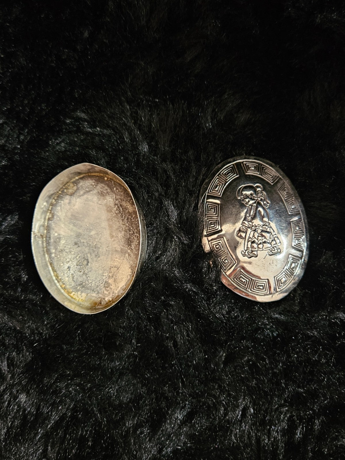 NATIVE AMERICAN NAVAJO MADE STERLING SILVER PILL BOX
