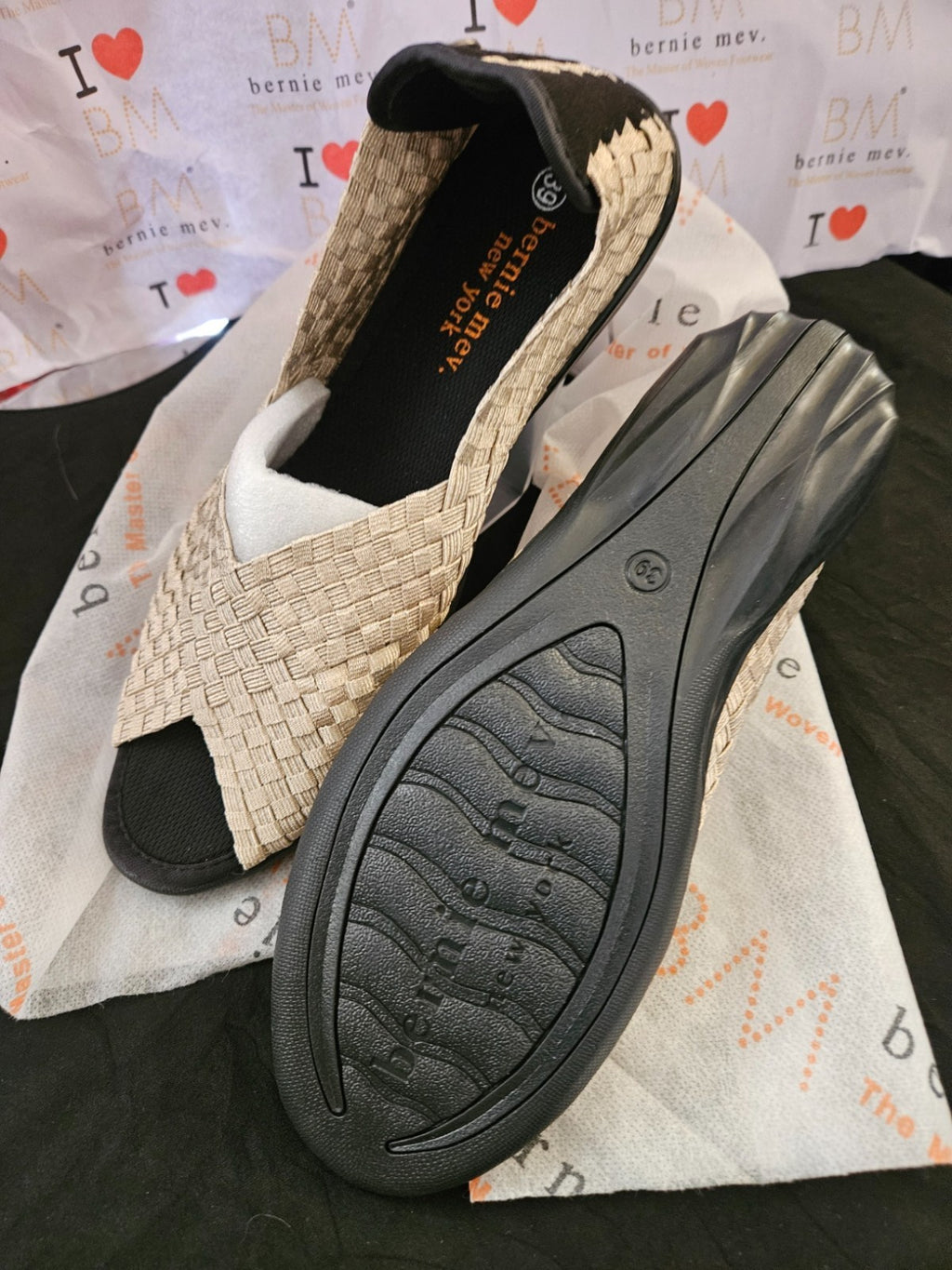 WOMEN'S SHOES SZ 8 BERNIE MEV GOLD/BLACK SLIP ON SANDAL NWT