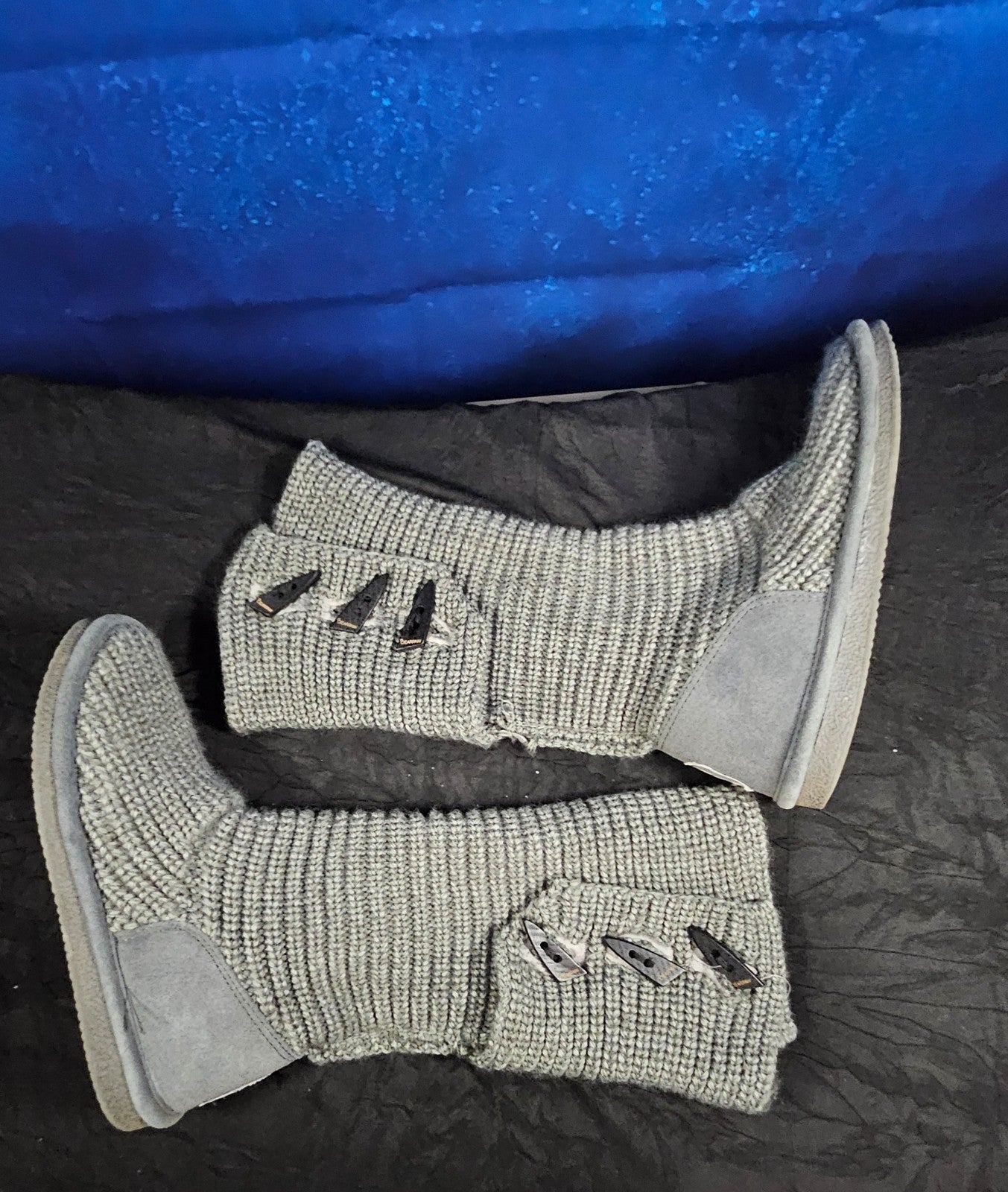WOMEN'S BEARPAW SIZE 7 TALL KNIT GRAY SHEEPSKIN BOOTS