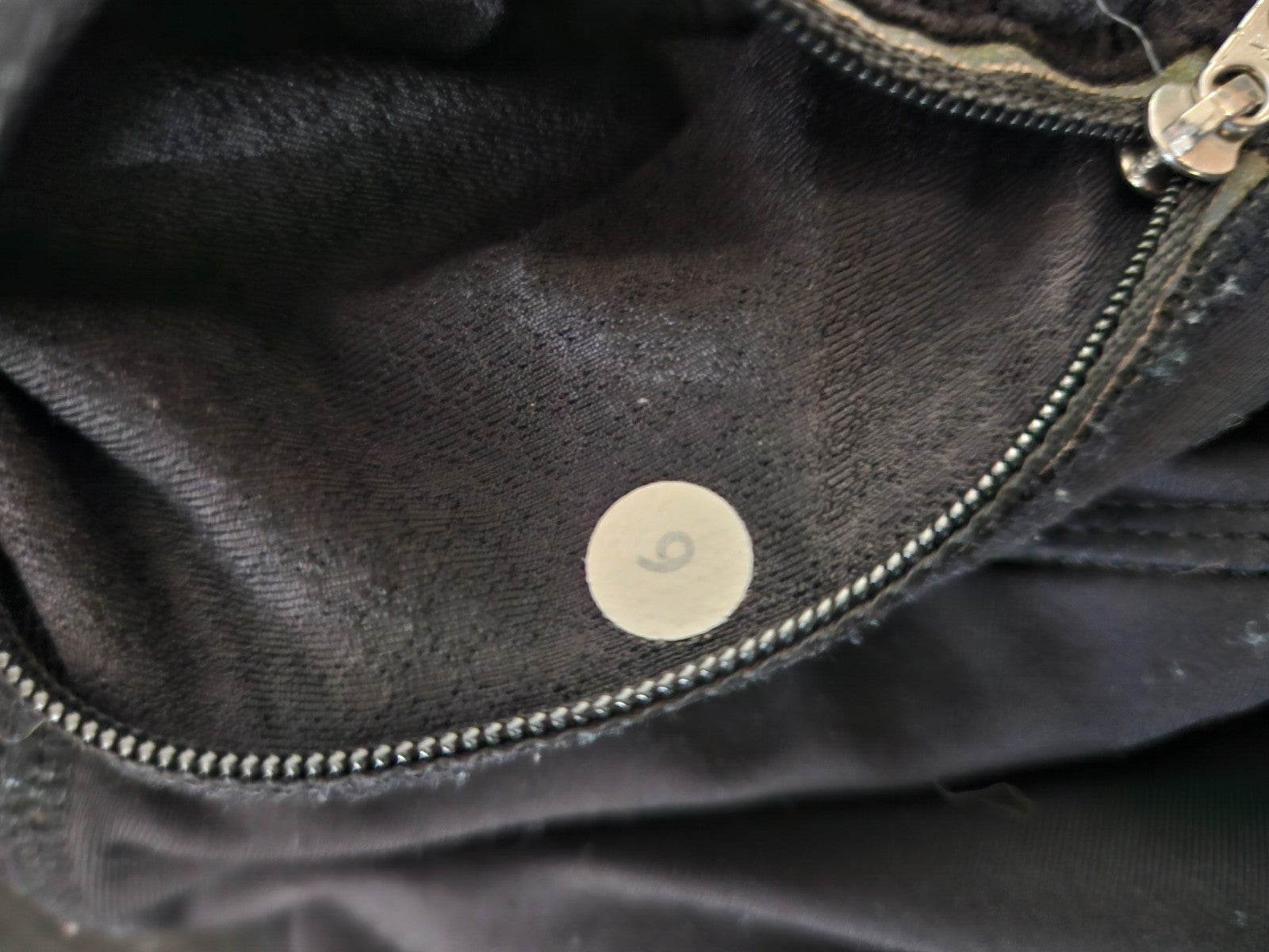 LULULEMON SIZE 6 WUNDER UNDER RUFFLE CROP LEGGINGS ZIPPER POCKET BLACK