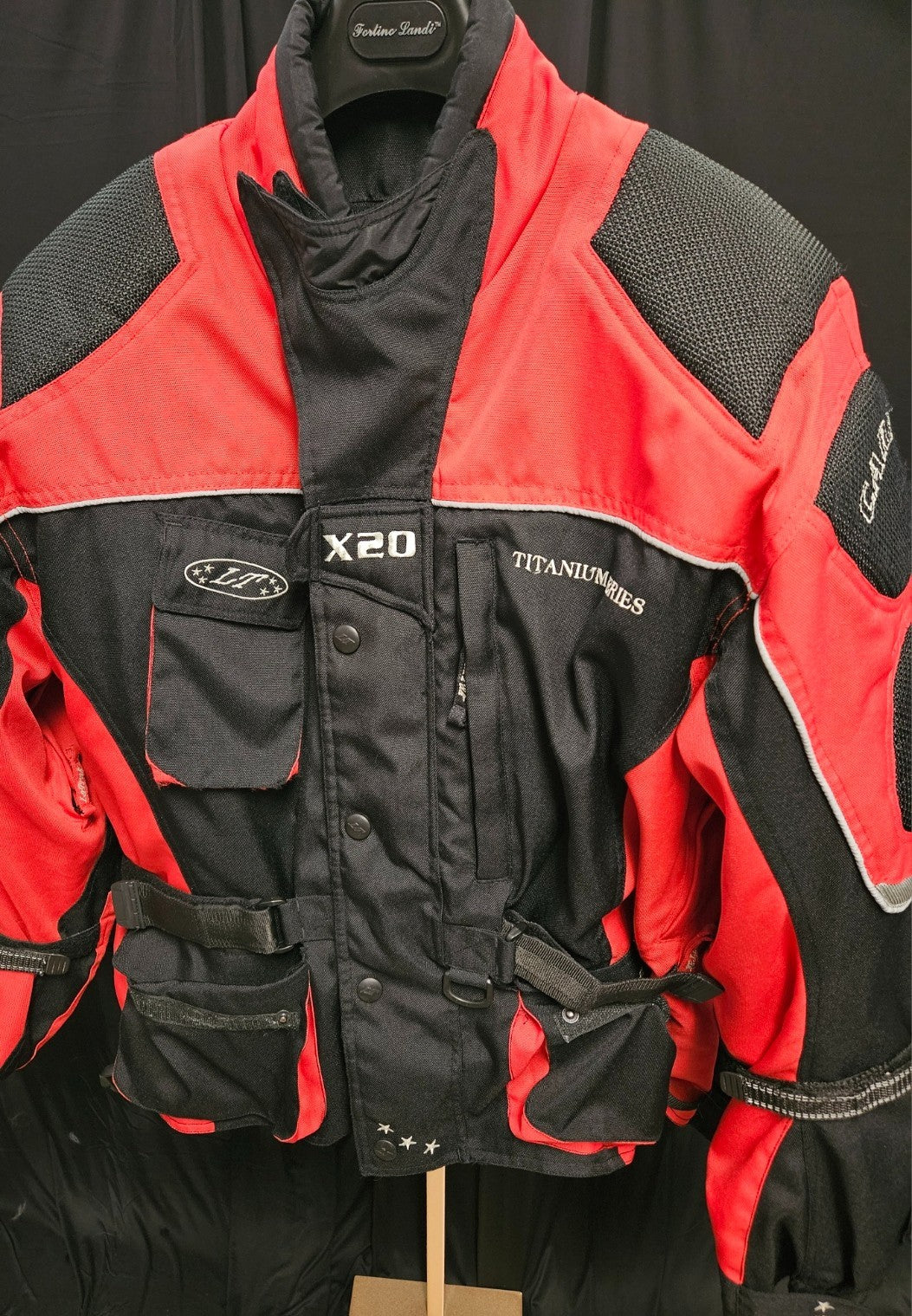 MEN'S VINTAGE LATRAX LT CARBON SNOWMOBILE JACKET SIZE XL RED/BLACK