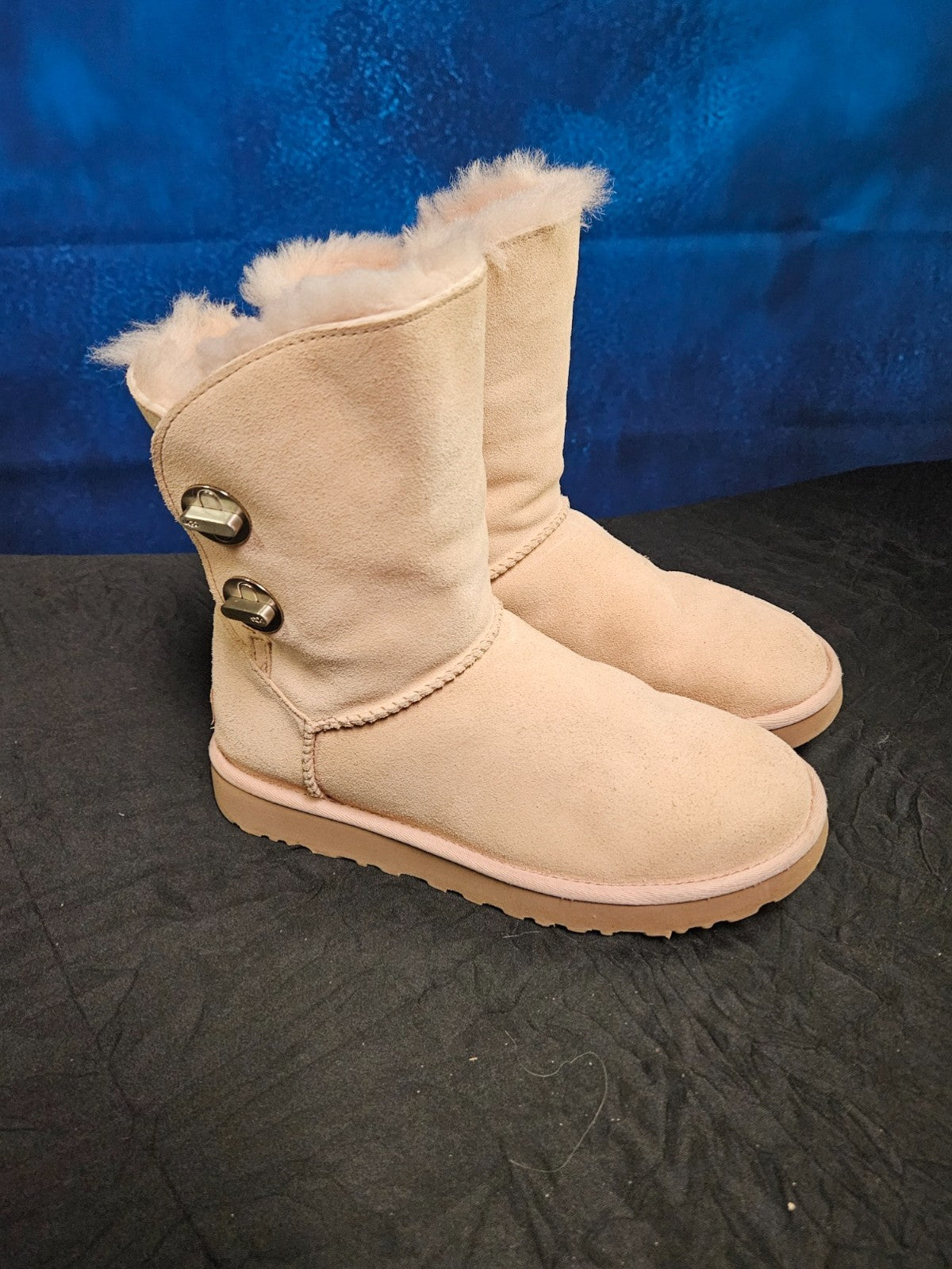UGG TURNLOCK CLASSIC BOOT WOMEN'S SIZE 6 MID CALF