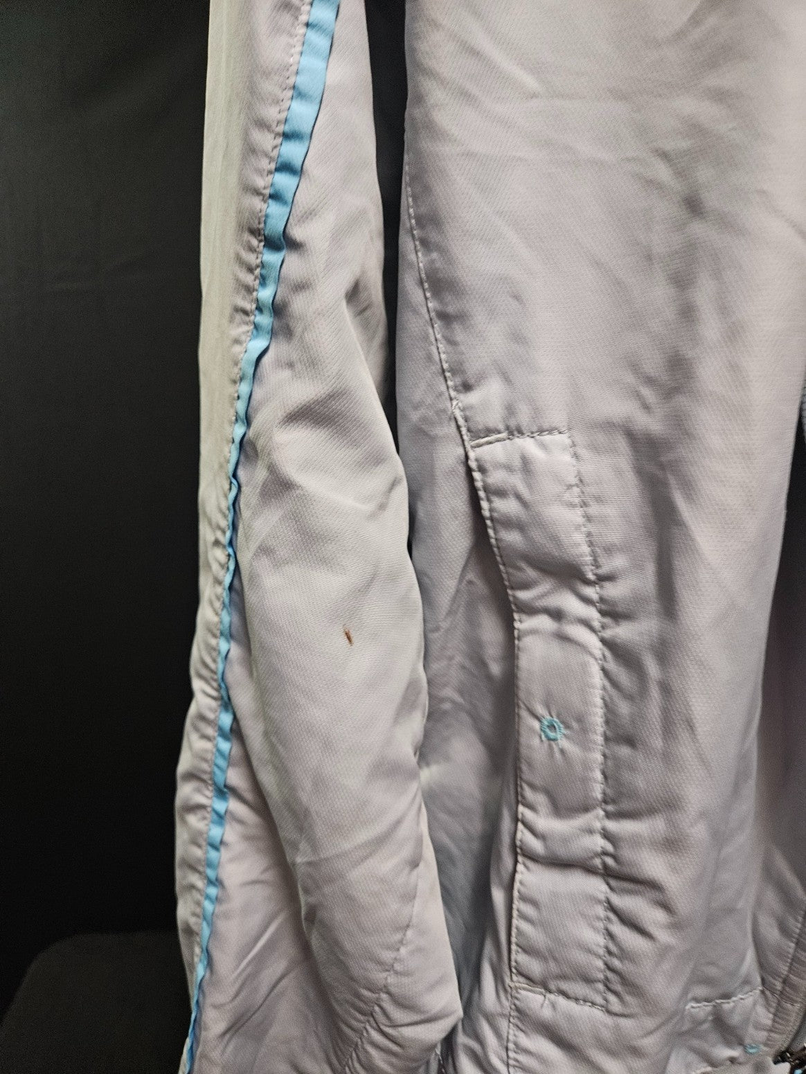 THE NORTH FACE  WOMENS LT. GRAY/BLUE WINDBREAKER ZIP UP SIZE SMALL