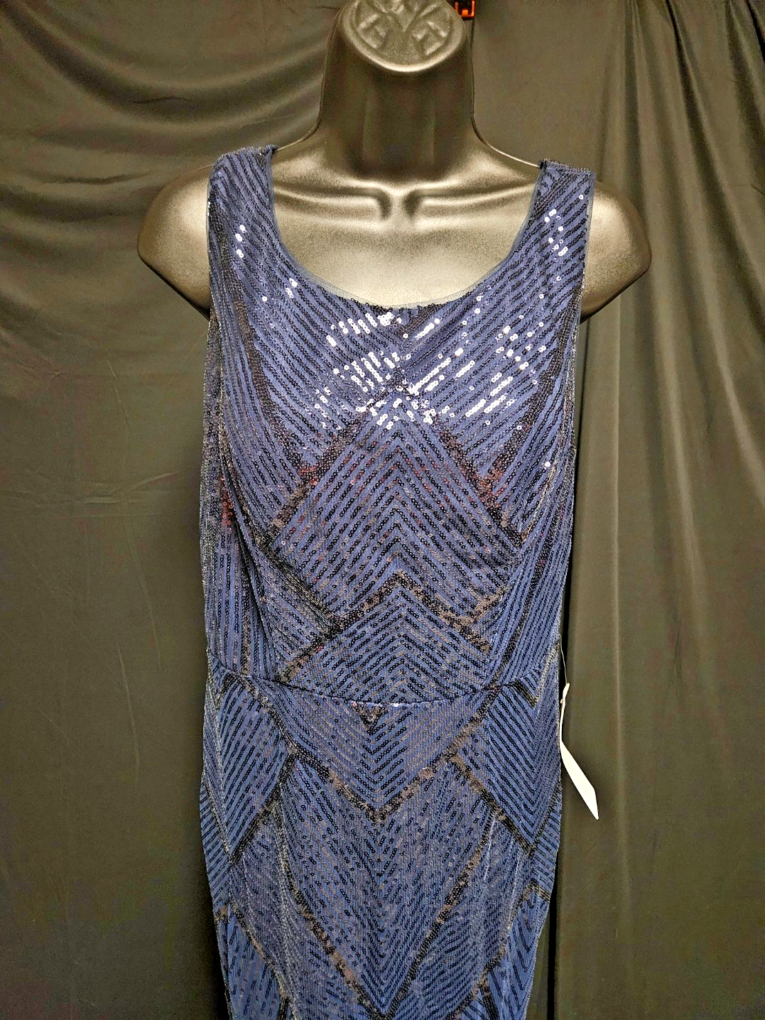 GORGEOUS SIZE 10/12 NAVY SEQUINE SLEEVELESS FLOOR LENGTH GOWN PROM/WEDDING NWT