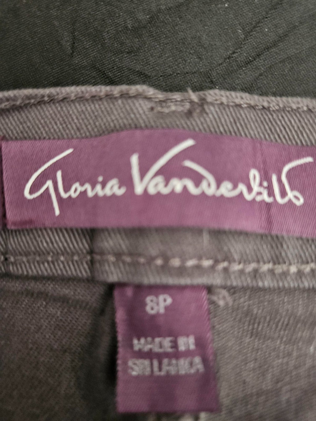 Women's Gloria Vanderbilt Size 8 P  Amanda Jeans Grey