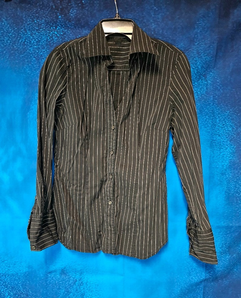 WOMEN'S EXPRESS DESIGN STUDIO SIZE MEDIUM BUTTON UP SHIRT GENTLY WORN