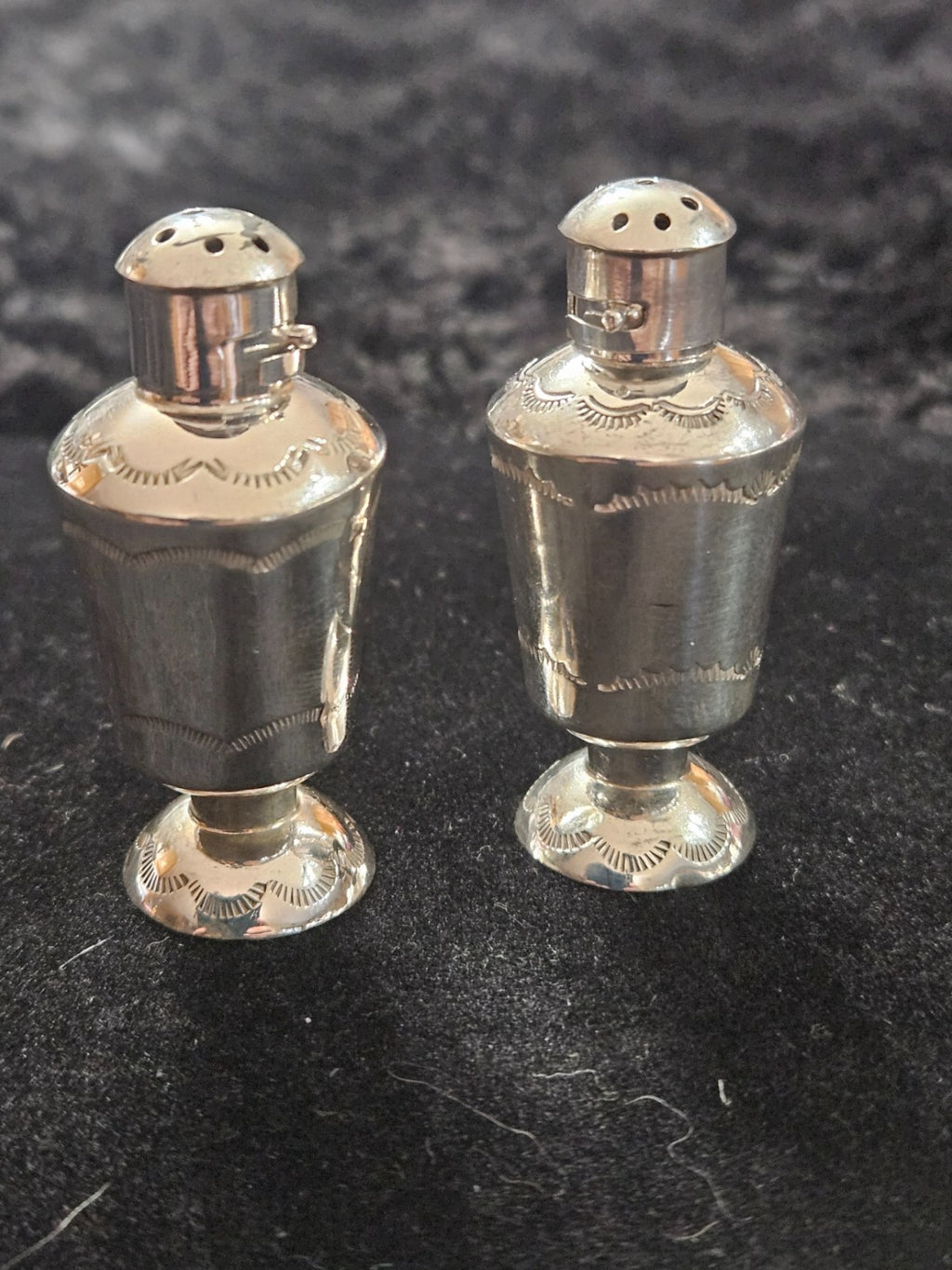 NATIVE AMERICAN NAVAJO MADE STERLING SILVER 2 in SIGNEDSALT & PEPPER SHAKER SET