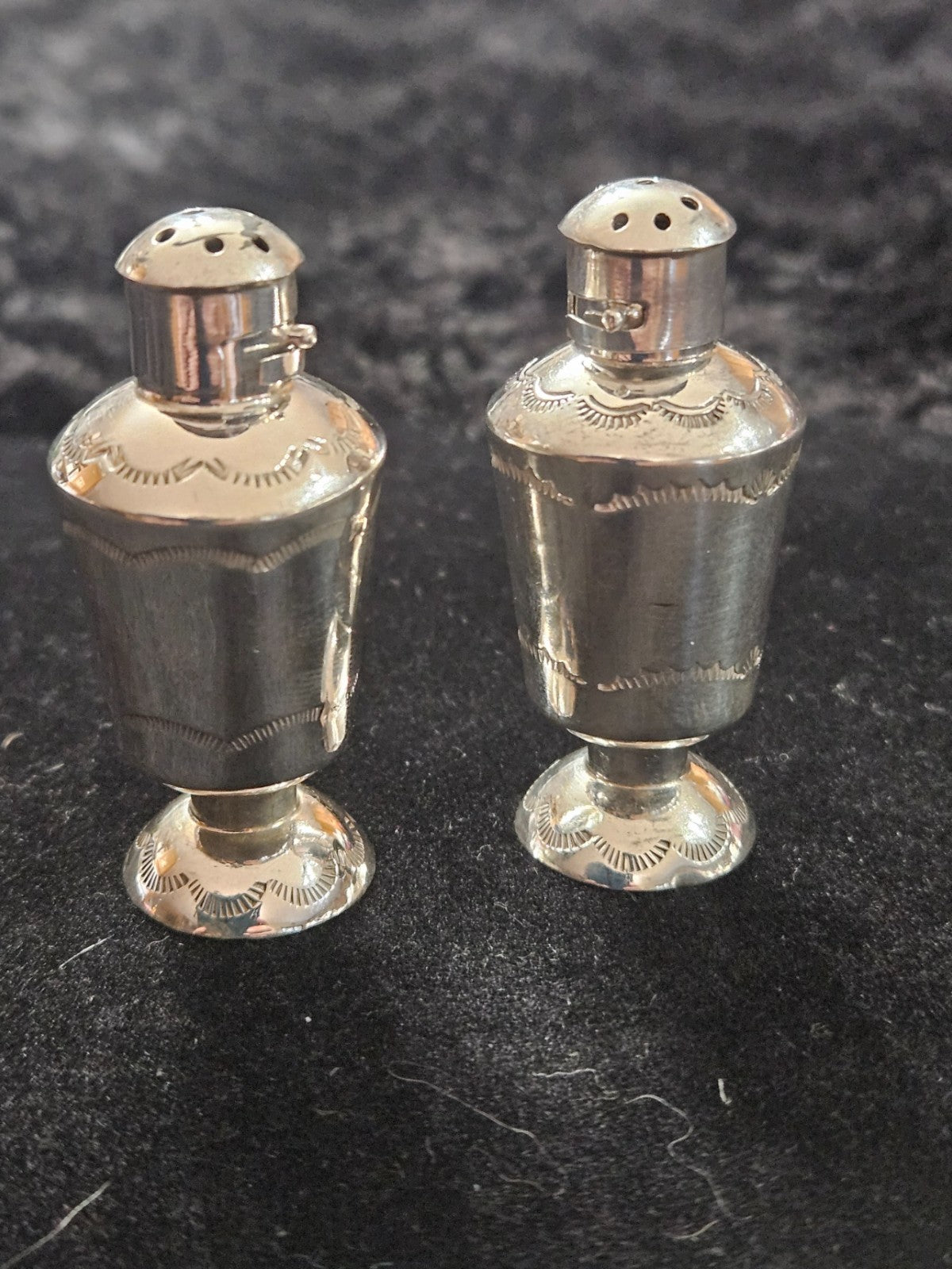 NATIVE AMERICAN NAVAJO MADE STERLING SILVER 2 in SIGNEDSALT & PEPPER SHAKER SET