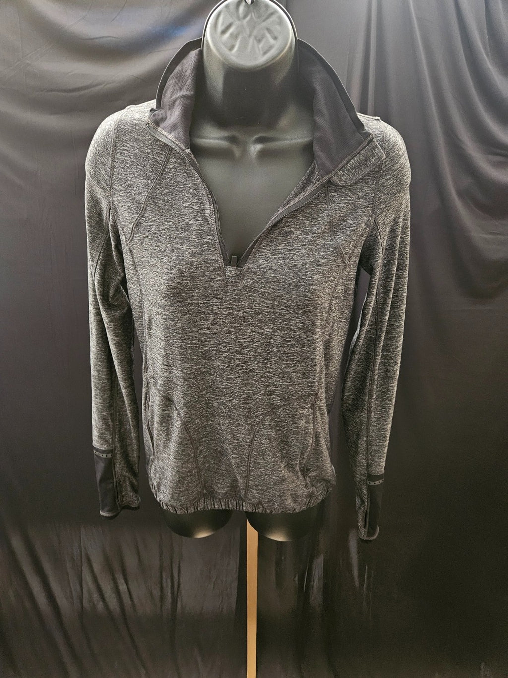 LULULEMON ATHLETICA SZ 4 GRAY/BLACK 1/4 ZIP PULLOVER