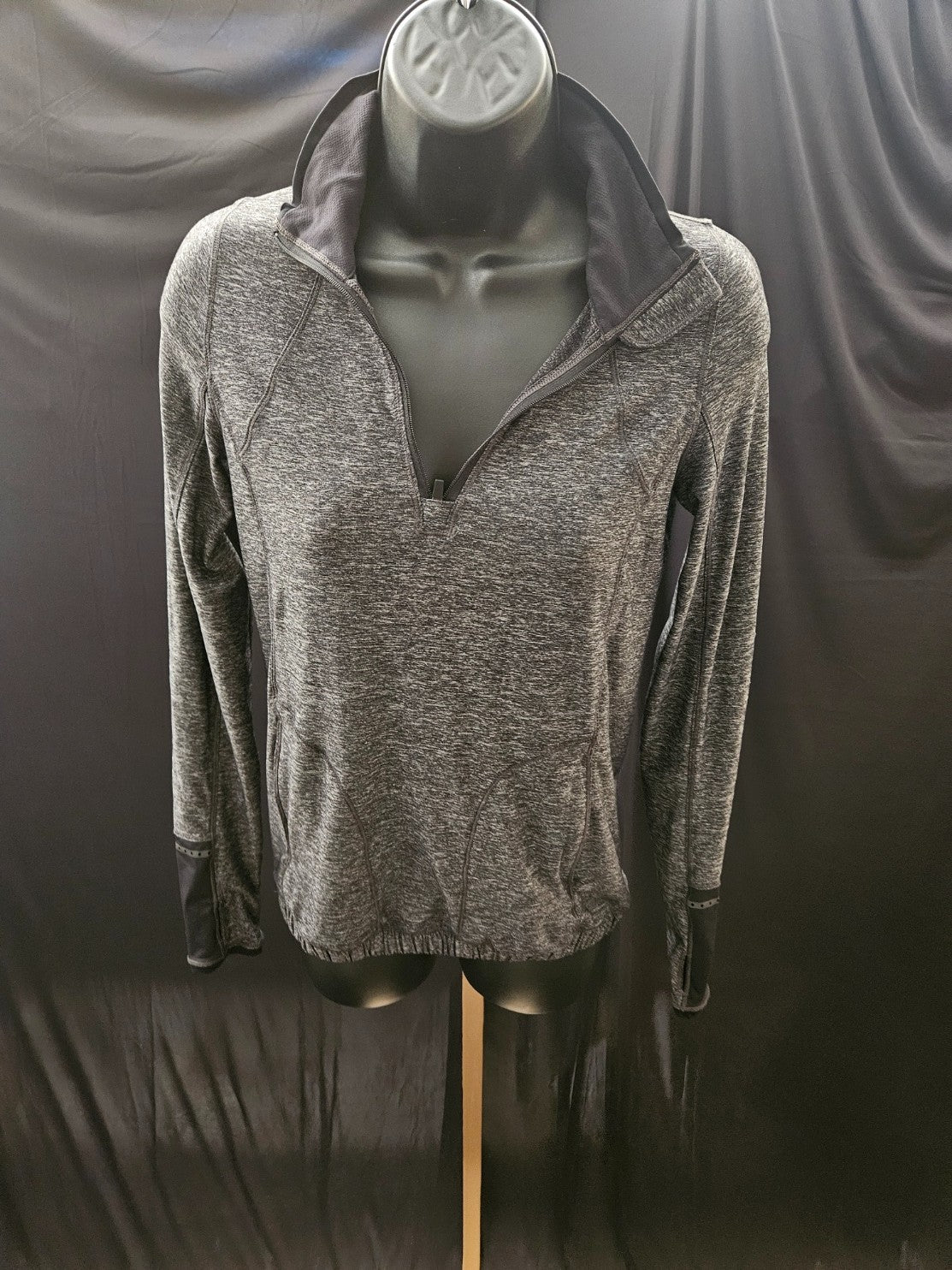 LULULEMON ATHLETICA SZ 4 GRAY/BLACK 1/4 ZIP PULLOVER