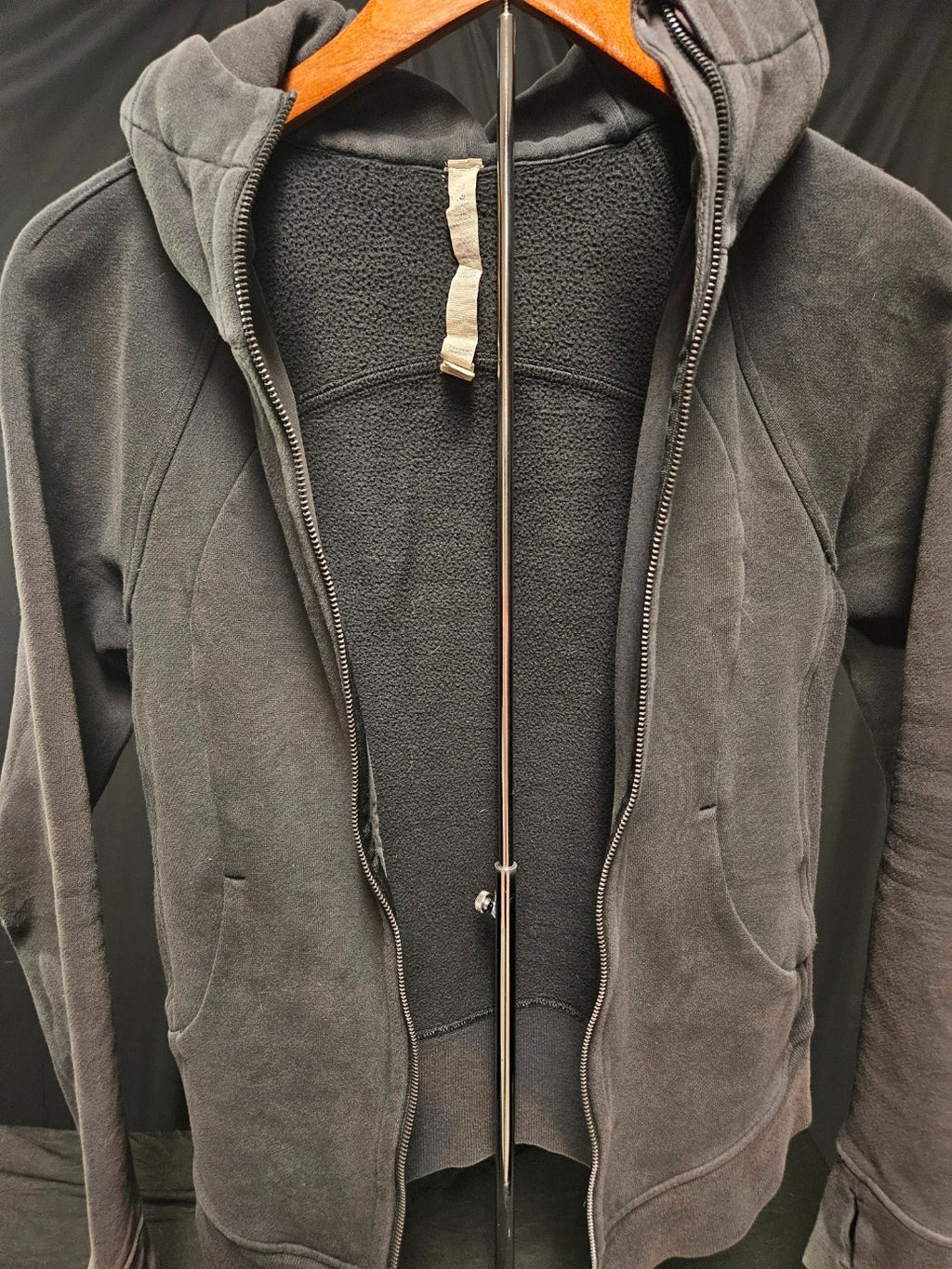 LULULEMON SIZE 6 BLACK SCUBA ZIP UP JACKET SOME FADING