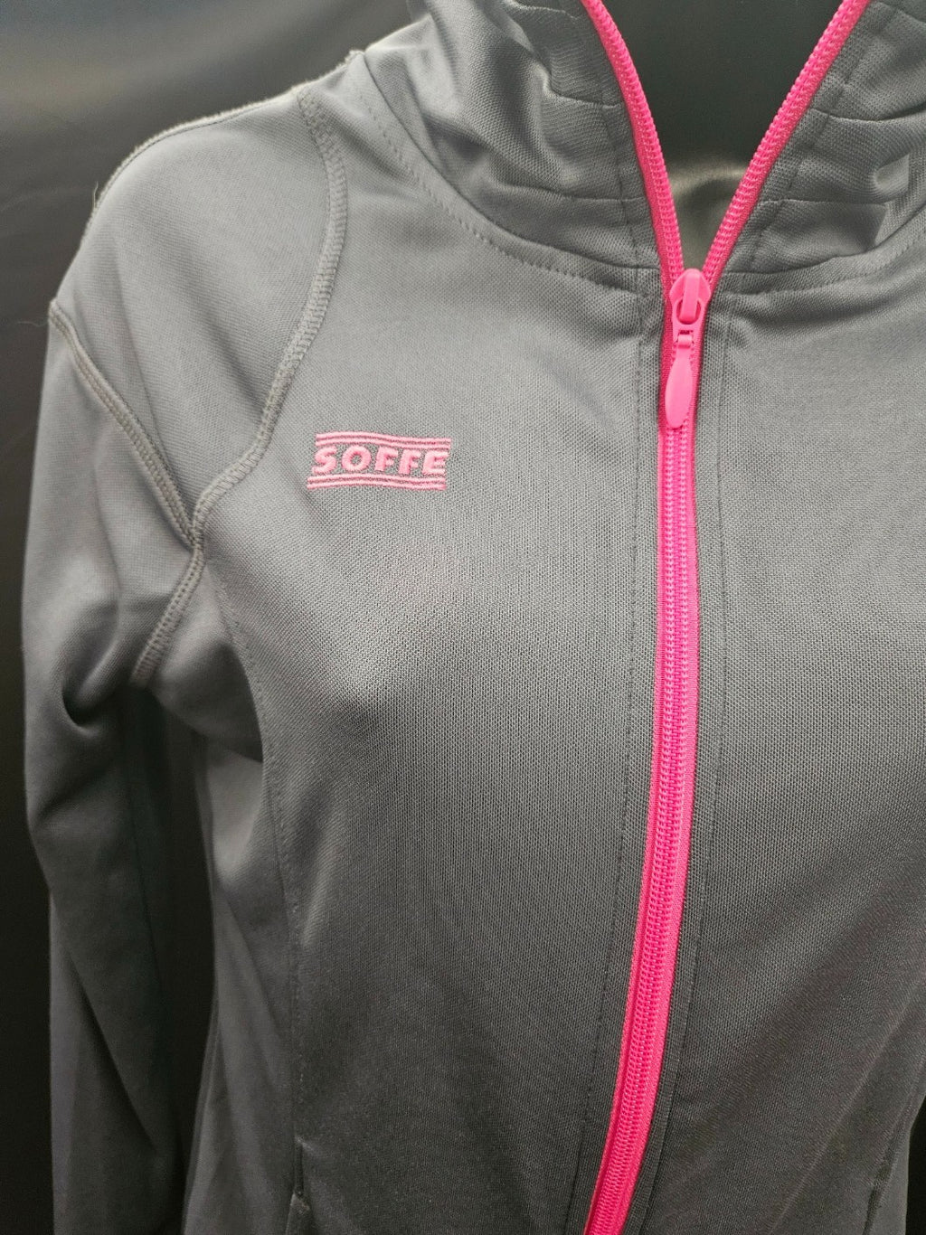 SOFFE SIZE SMALL WOMENS GRAY/PINK TRACK SUIT IN EXCELLENT CONDITION