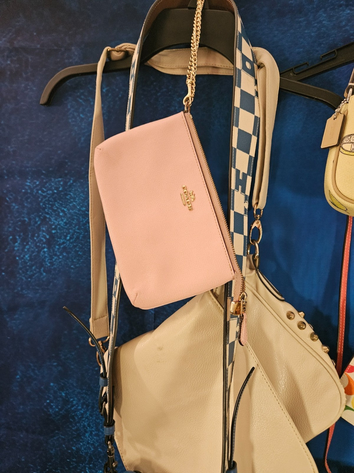 COACH LARGE CORNERZIP WRISTLET IN PINK CROSSGRAIN LEATHER CHAIN WRIST STRAP