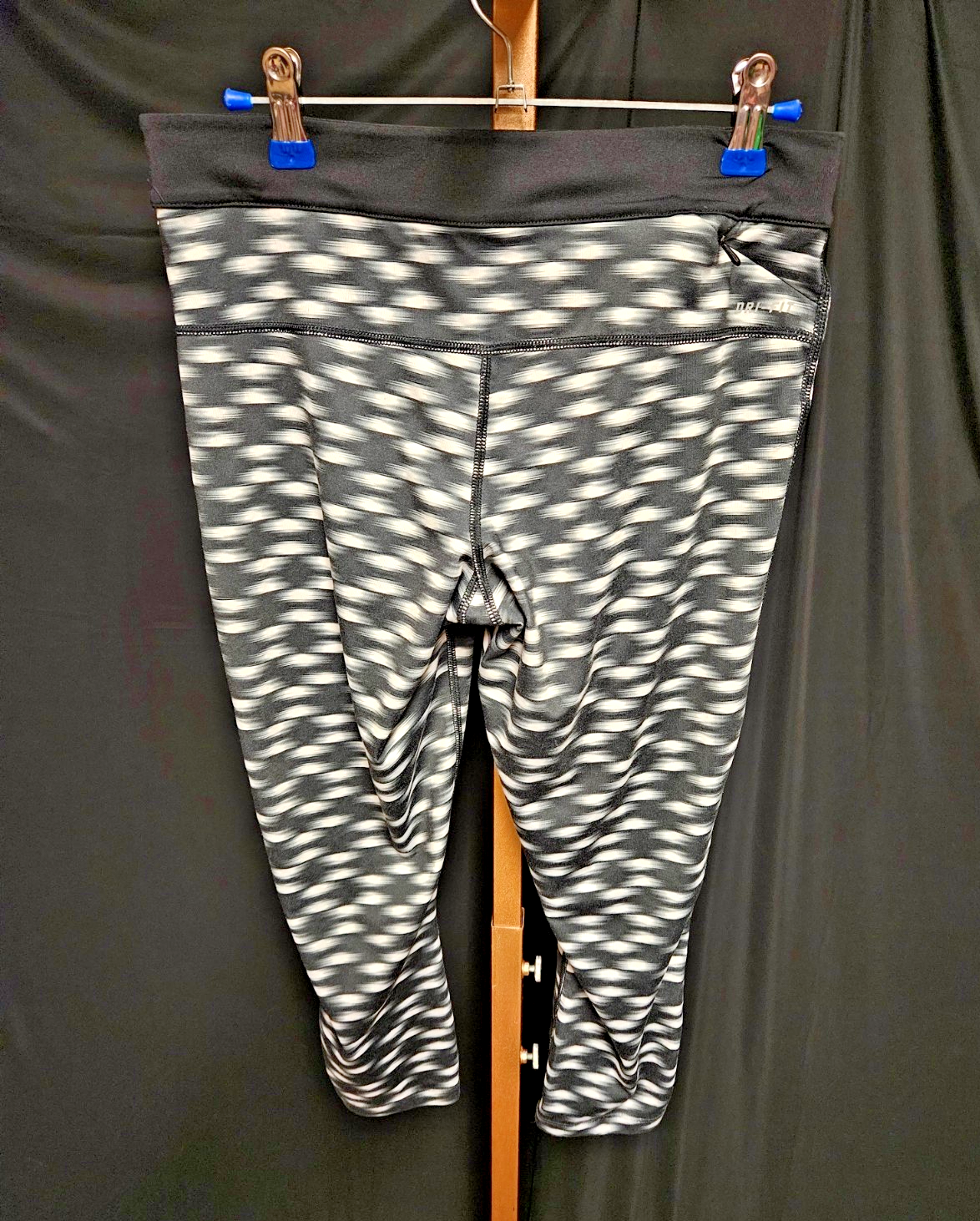 NIKE PRINTED RELAY CROP ATHLETIC RUNNING PANTS/TIGHTS SIZE M USED