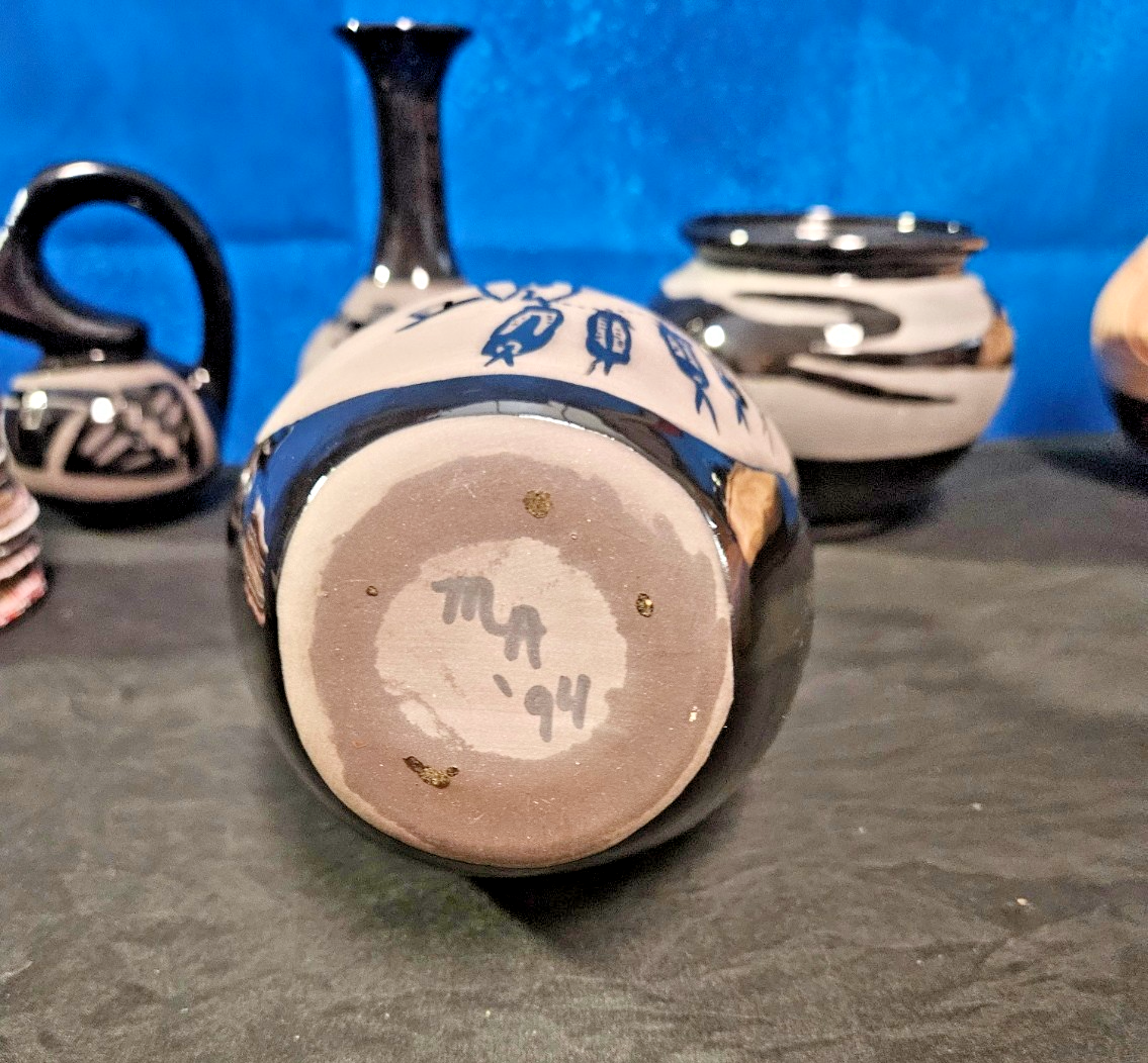 VINTAGE HANDMADE NATIVE AMERICAN SAN JUAN PUEBLO BLACK POTTERY BY MARIA ADELICIA